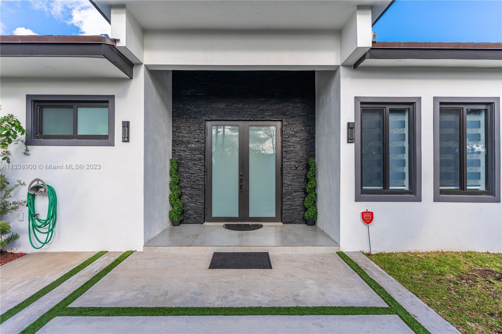 Photo of 881 NW 10th St in Florida City, FL