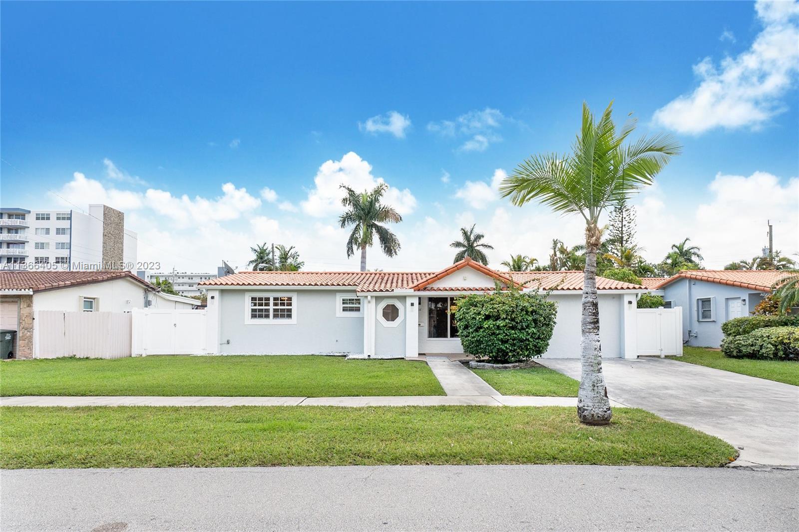 Photo of 1116 NE 5th St in Hallandale Beach, FL