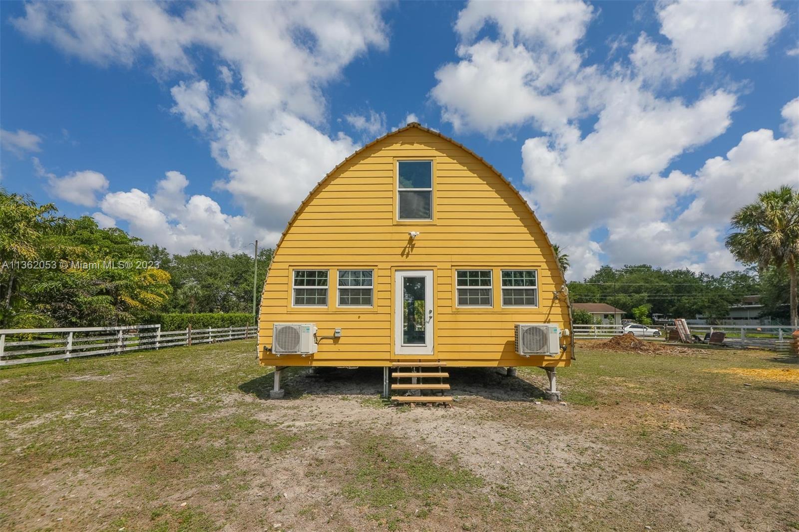 Photo of 4040 SW 76th Ave in Davie, FL