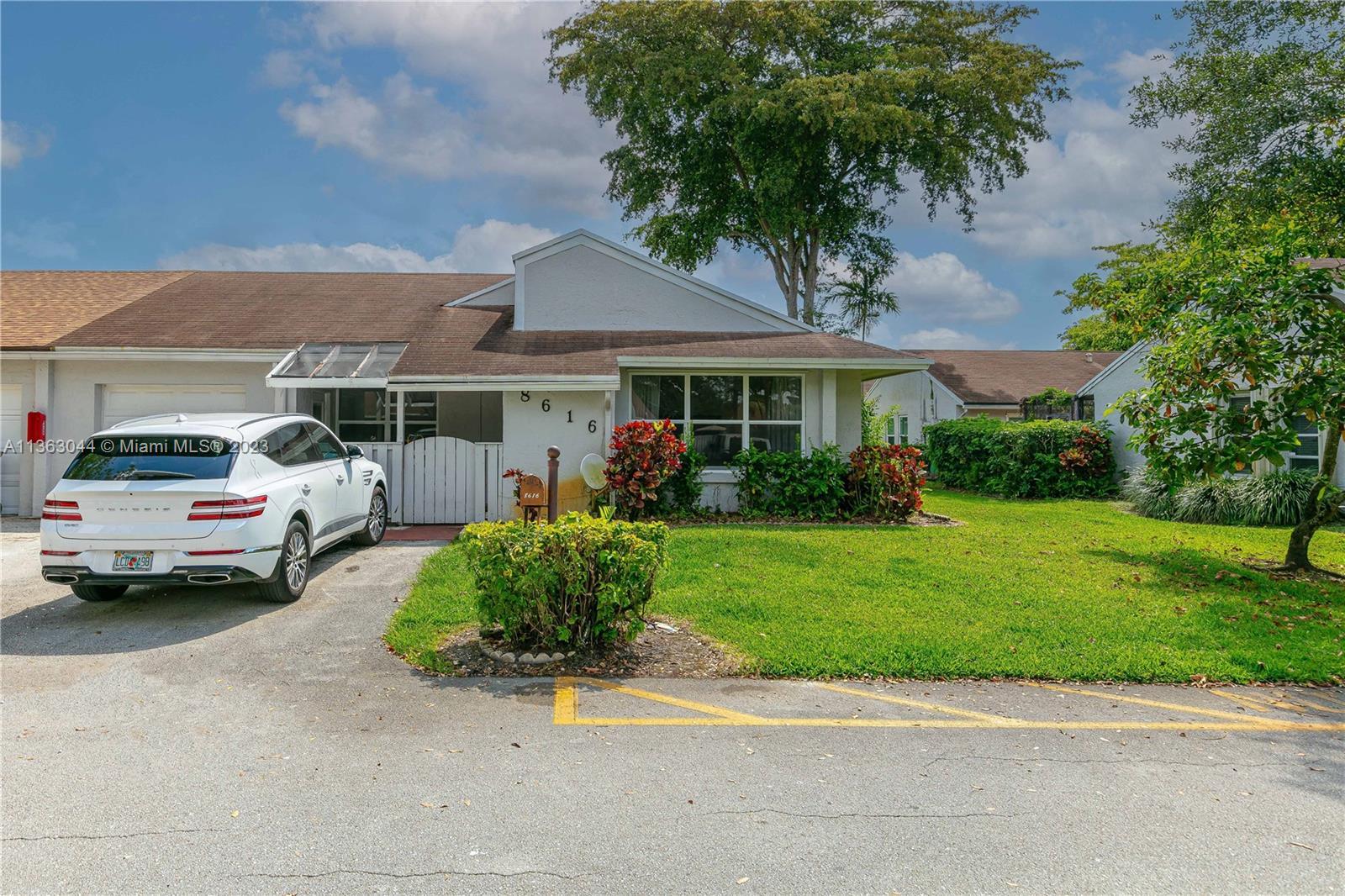 Photo of 8616 Bridle Path Ct #8616 in Davie, FL