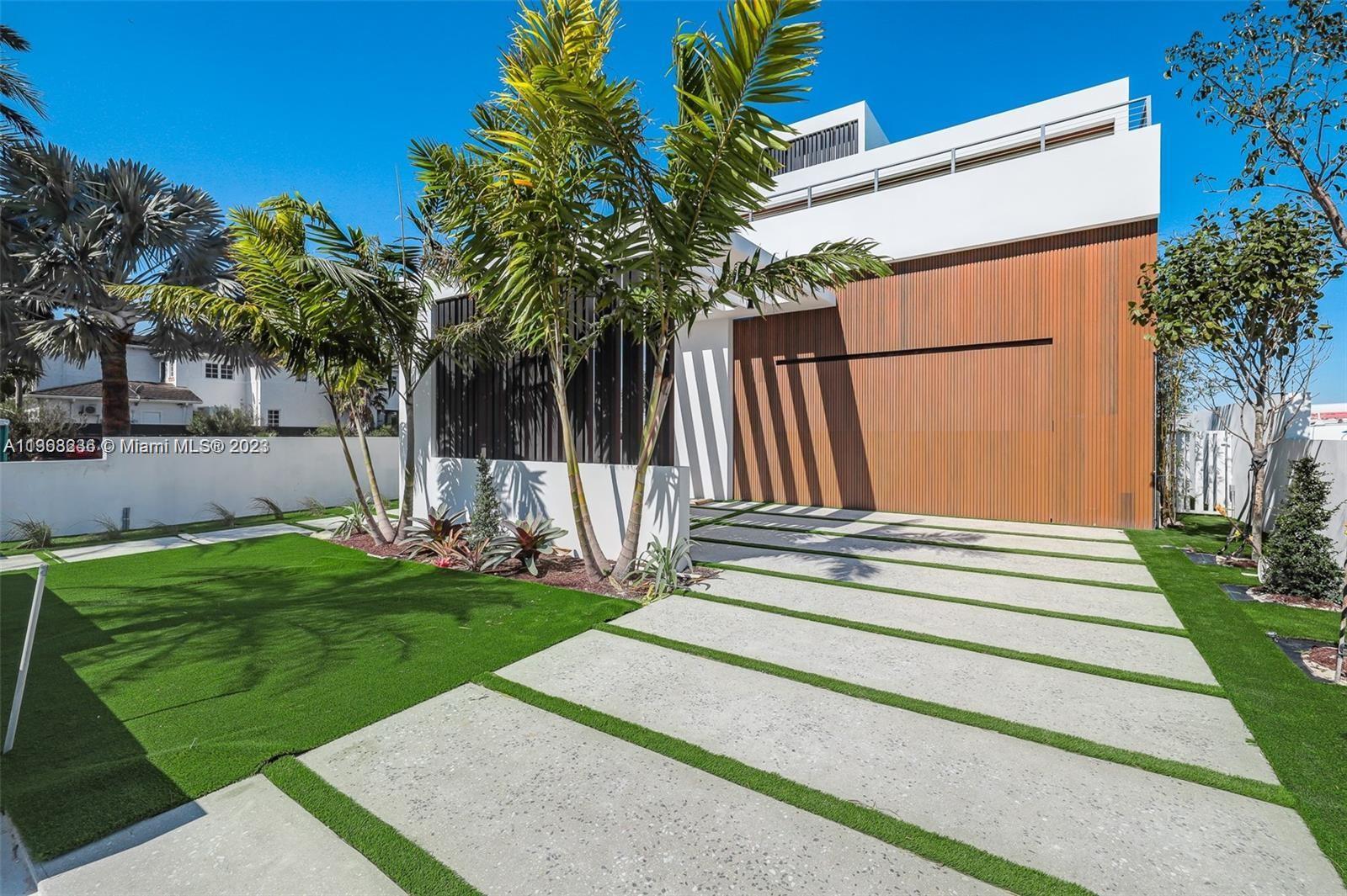 Photo of 1051 N Venetian Dr in Miami, FL