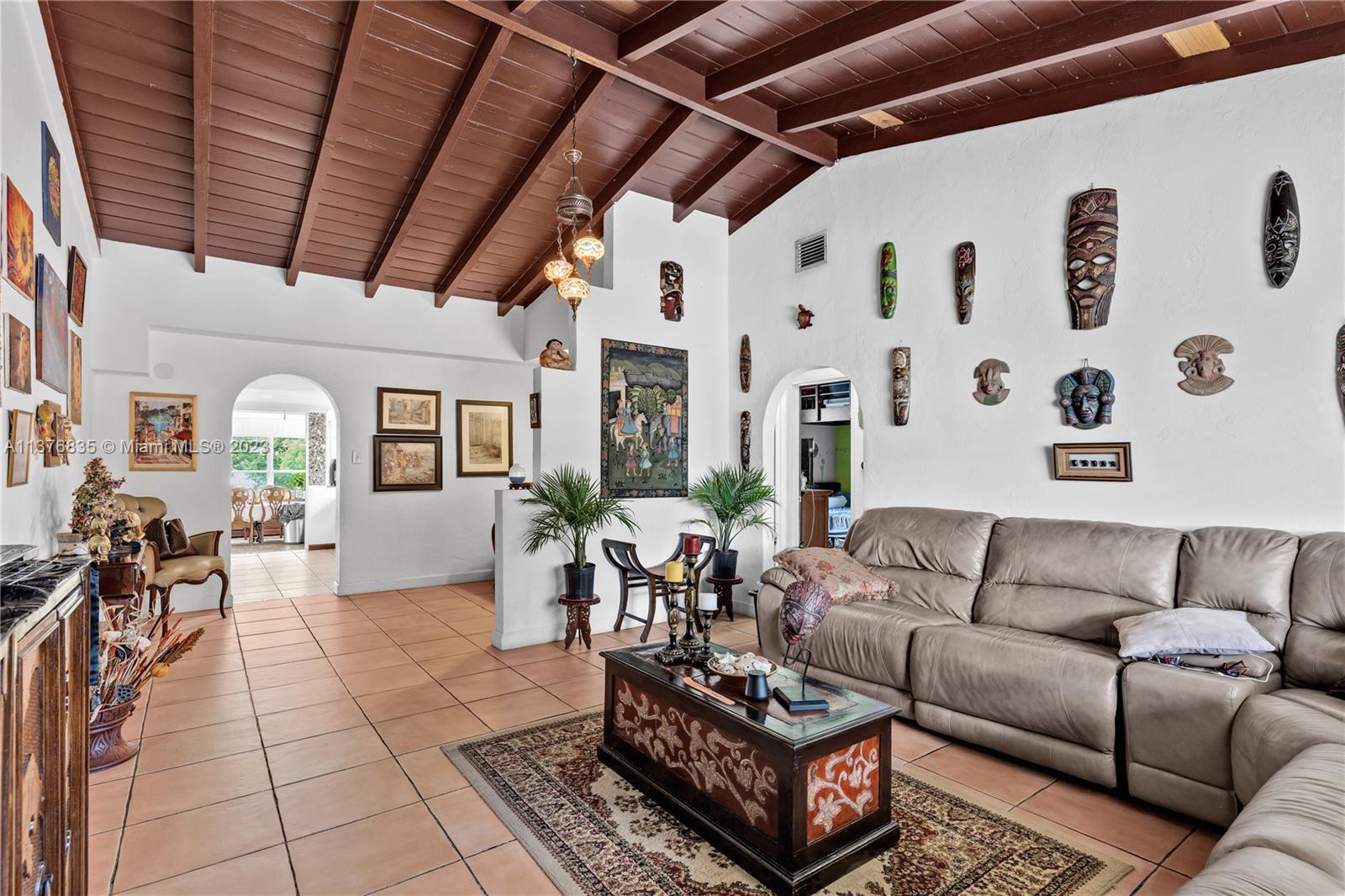 Photo of 6449 SW 28th St in Miami, FL