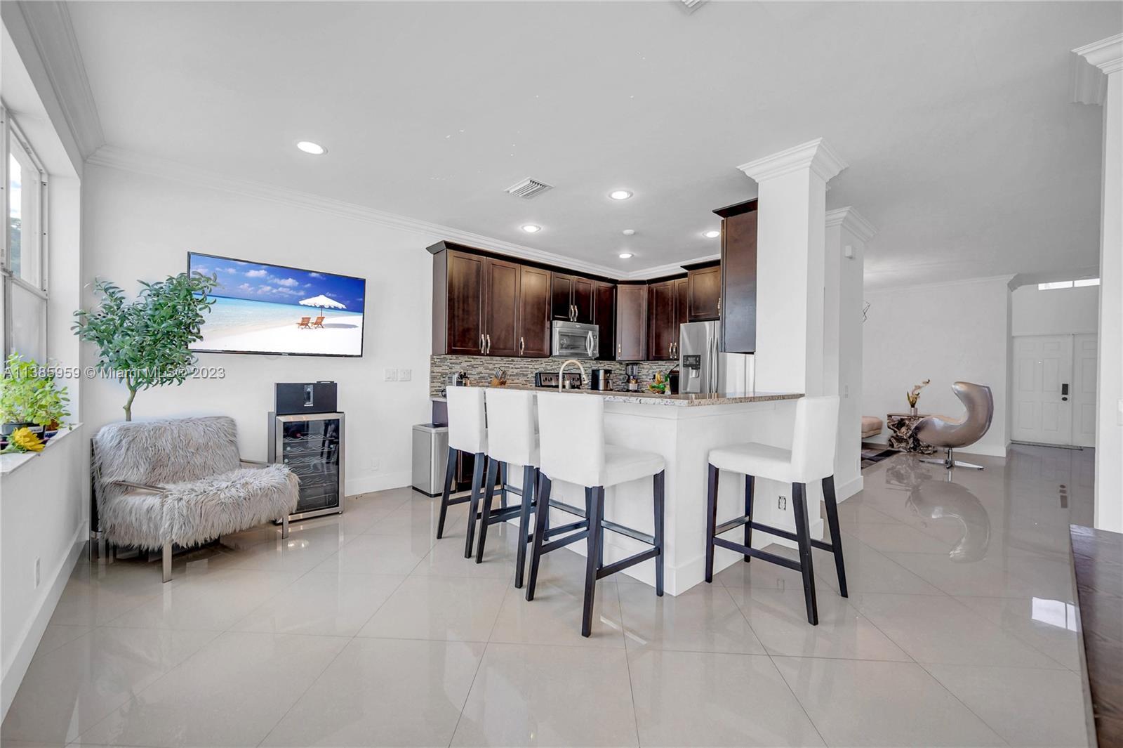 Photo of 1049 Thistle Creek Ct in Weston, FL