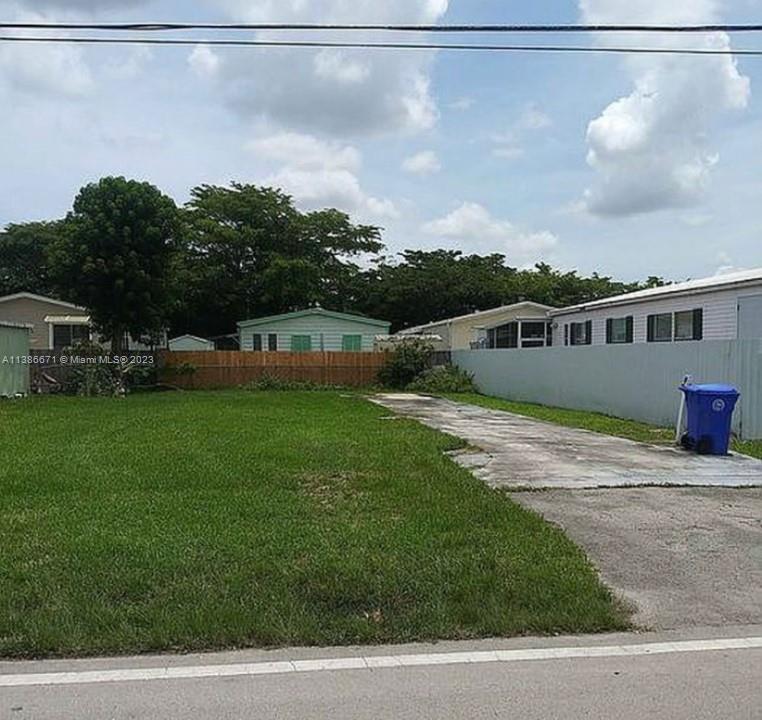 Photo of 601 NW 215th Ave in Pembroke Pines, FL