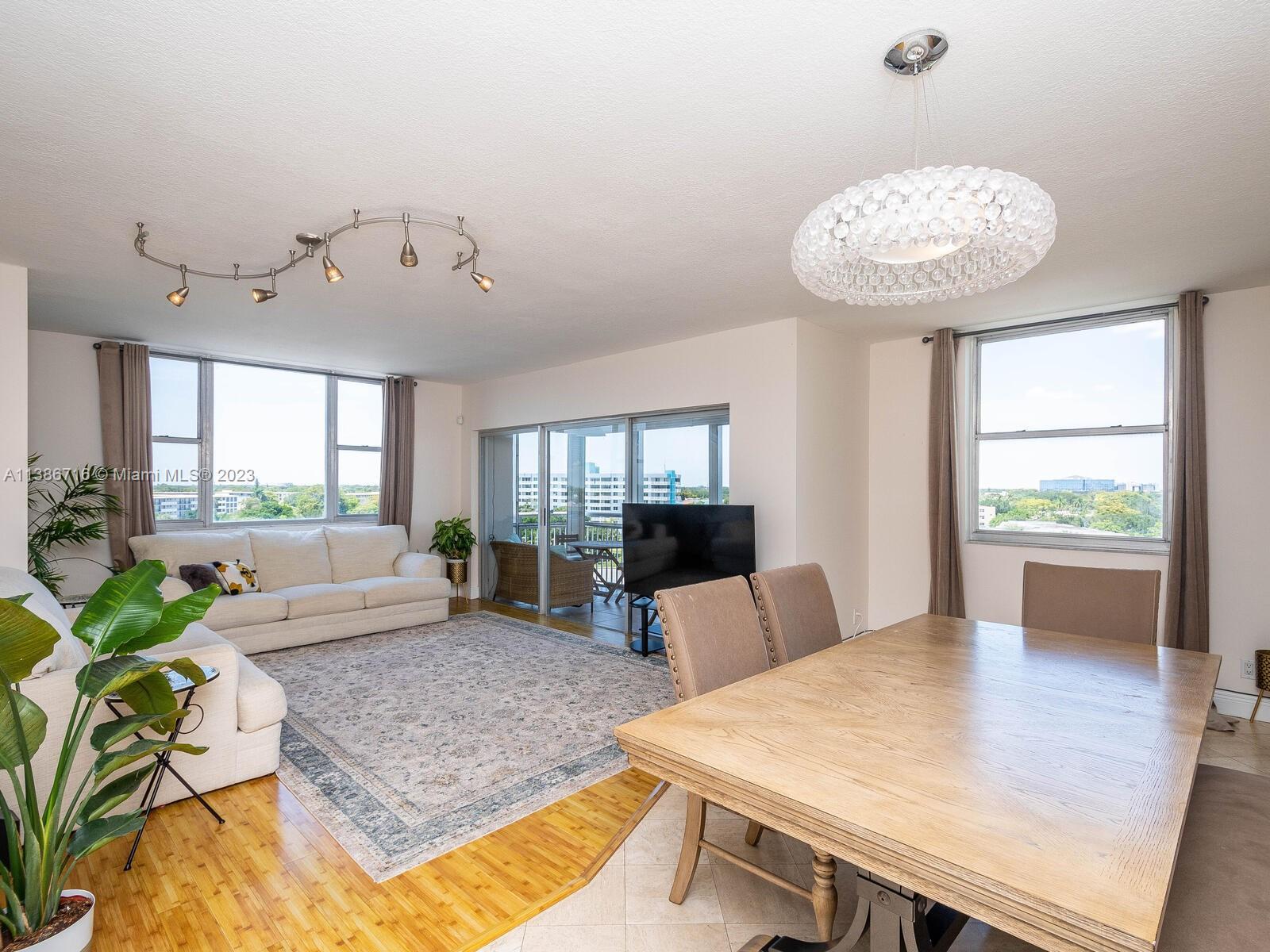 SPECTACULAR CORNER UNIT 2 bed/2 full bath, FULL OF LIGHT, with stunning panoramic view of sunrises a