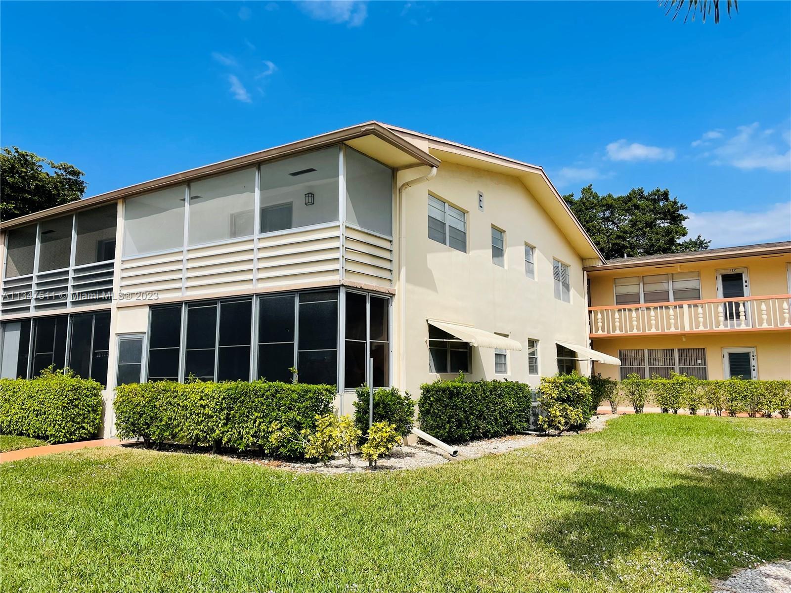 Photo of 121 E Canterbury E #121 in West Palm Beach, FL