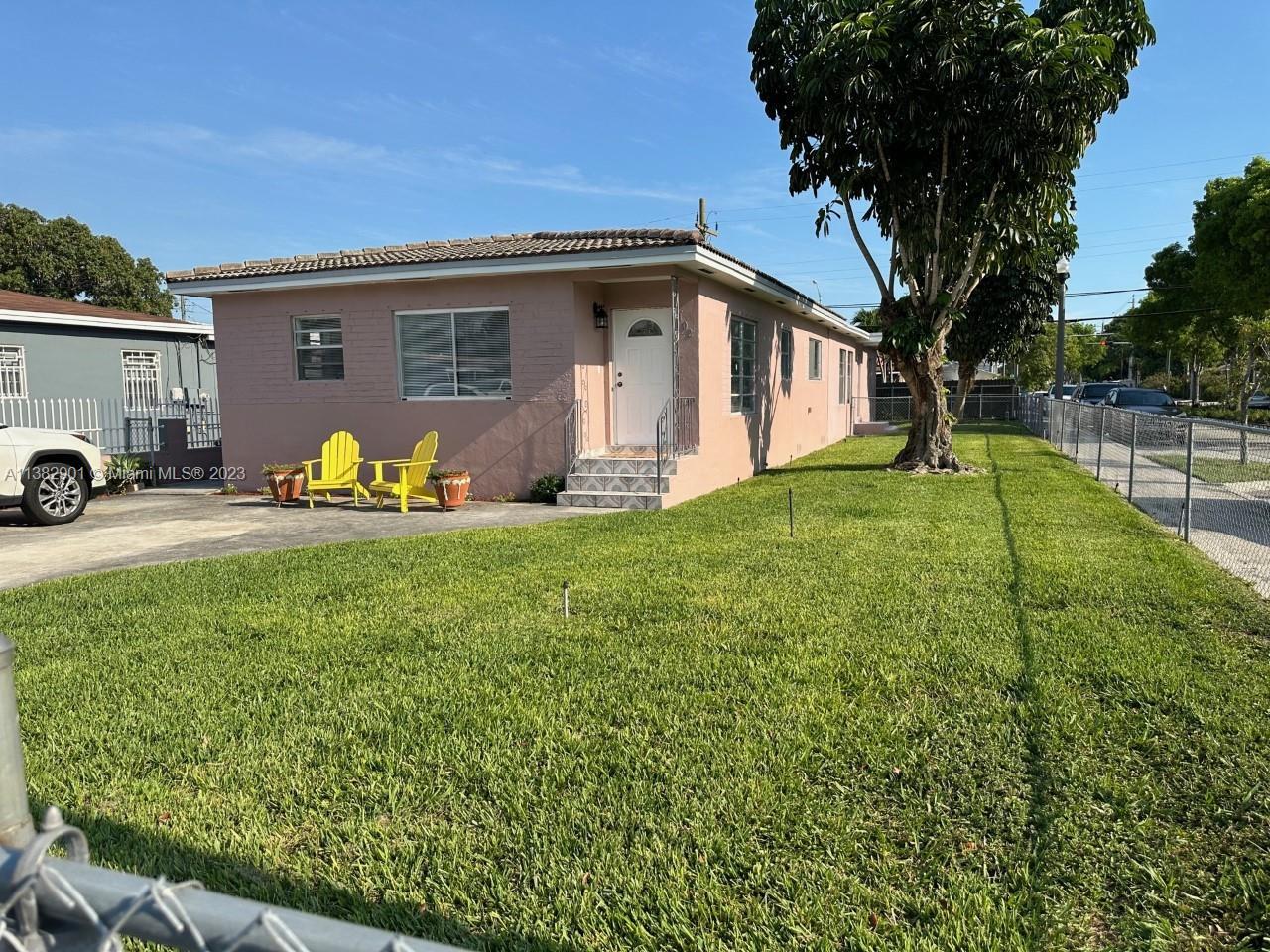 Photo of 102 E 18th St in Hialeah, FL