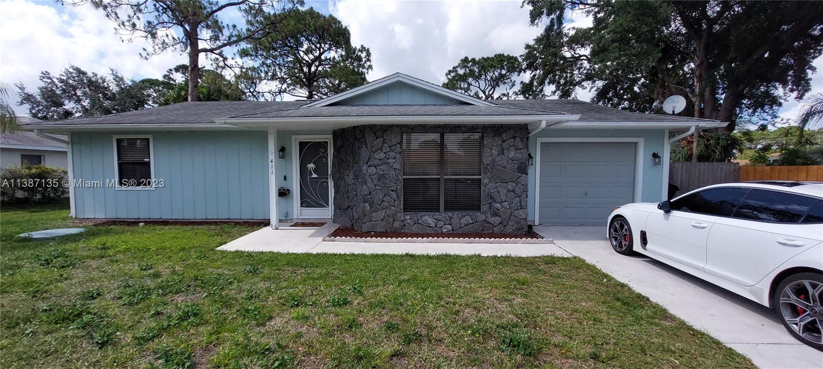 Photo of 411 NW Sherbrooke Ave in Port St Lucie, FL