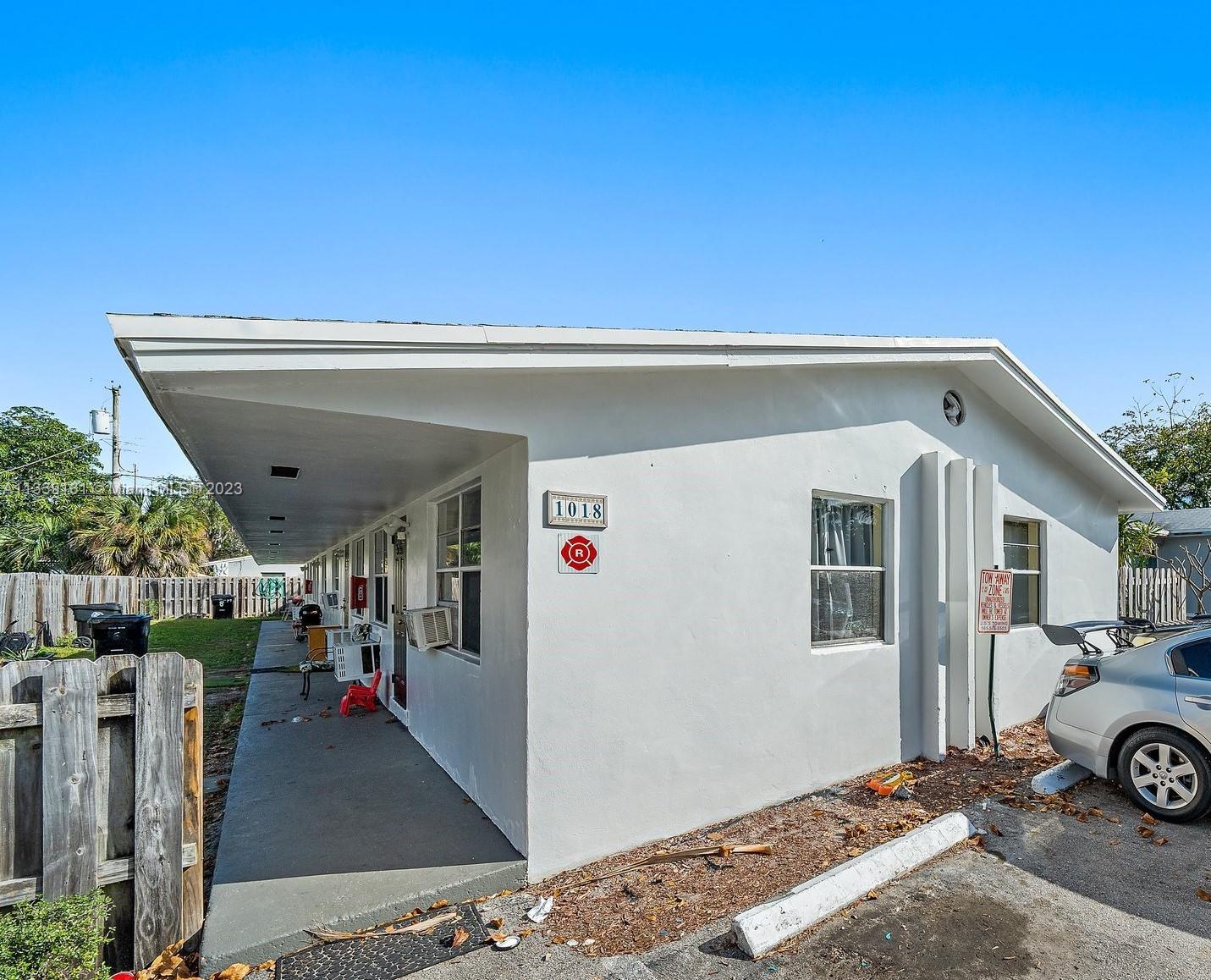 Photo of 1018 S M St in Lake Worth, FL