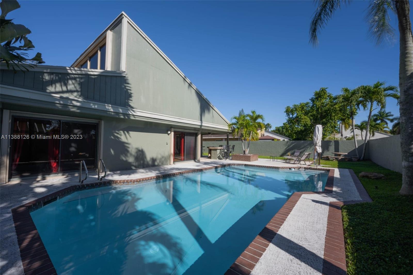 Photo of 450 NW 79th Ave in Plantation, FL