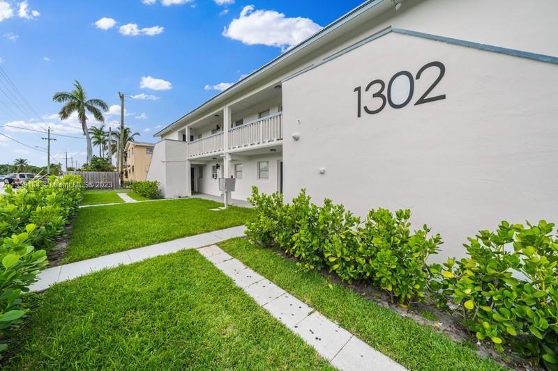 Photo of 1302 S 12th Ave S in Lake Worth, FL