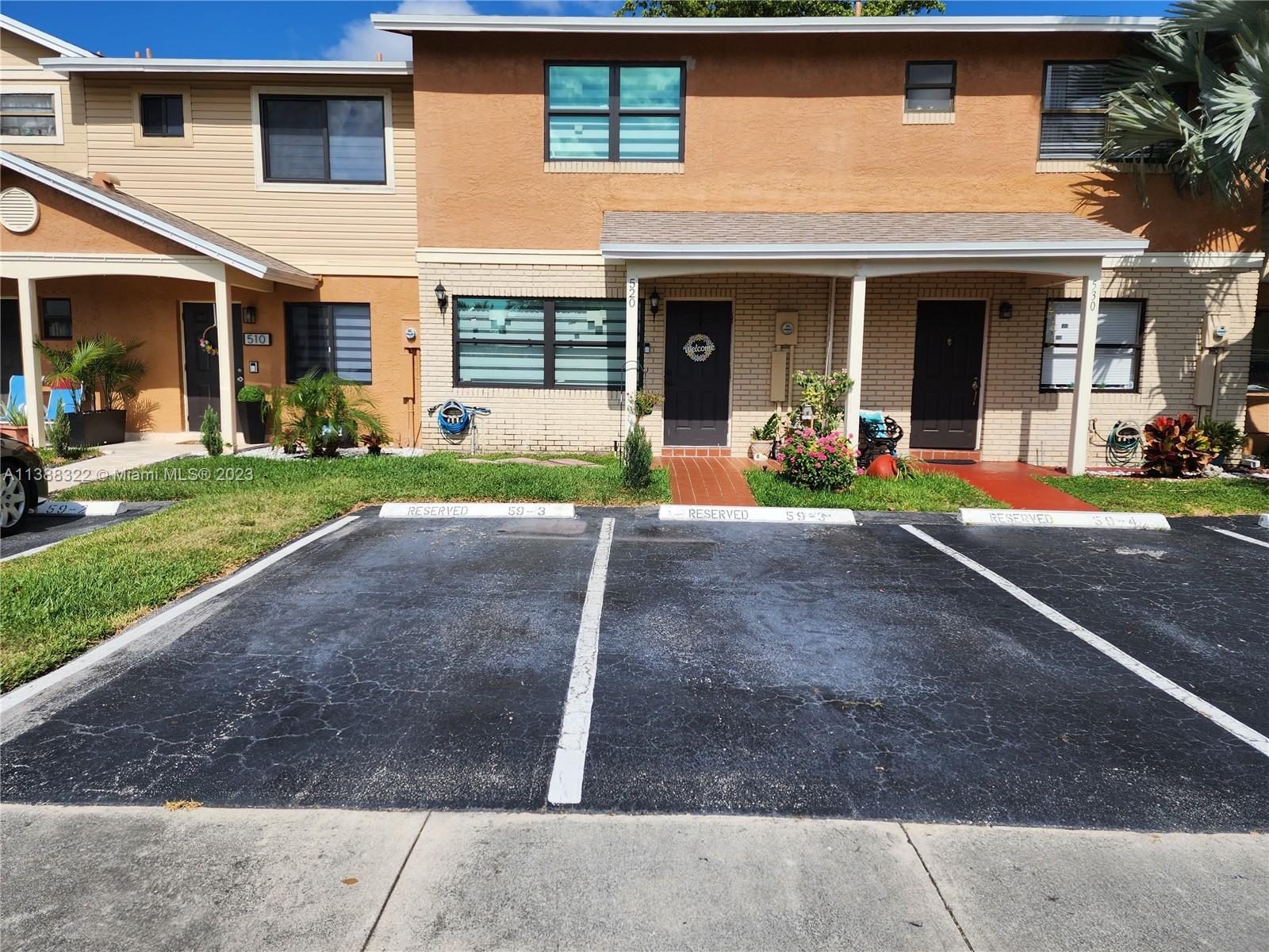 Photo of 520 NW 106th Ter in Pembroke Pines, FL