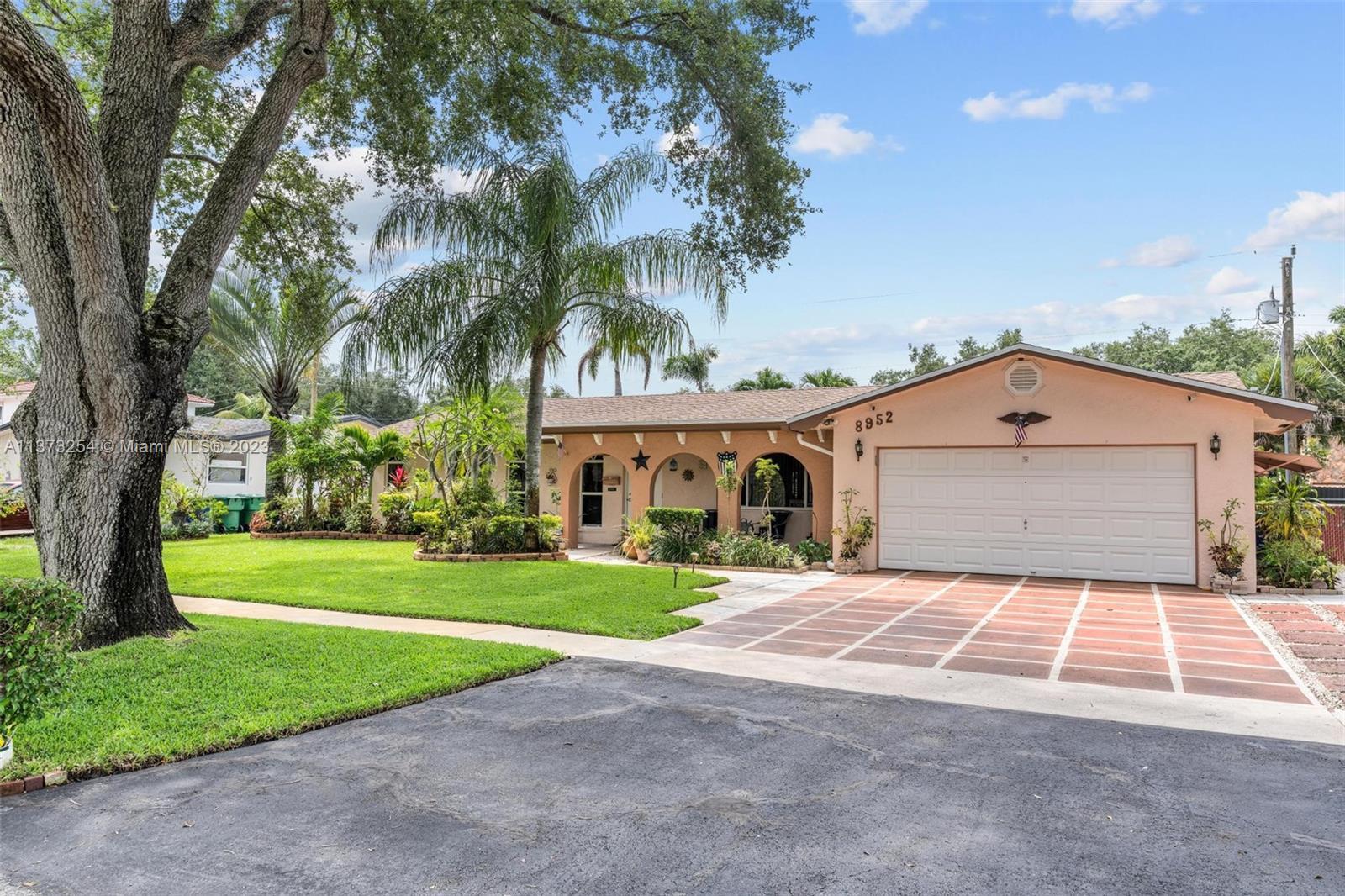 Photo of 8952 SW 49th St in Cooper City, FL