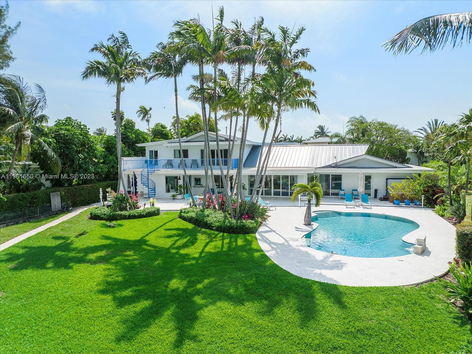 Don’t miss out on this rare opportunity to own a truly exceptional waterfront property in one of Mia
