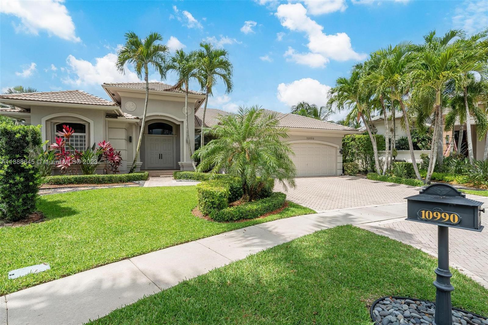Photo of 10990 Hawks Vista St in Plantation, FL