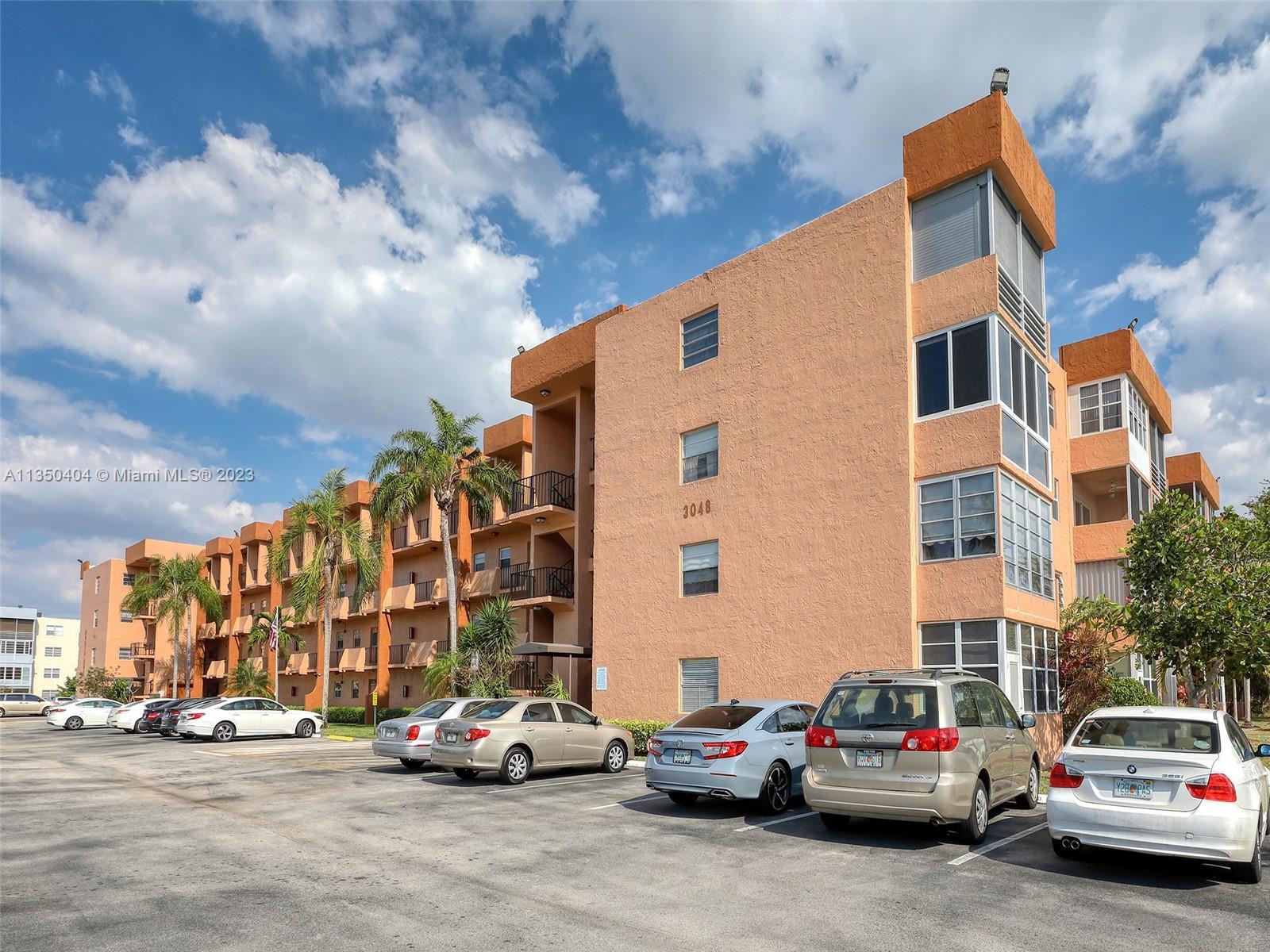 Photo of 3048 E Sunrise Lakes Dr #114 in Sunrise, FL