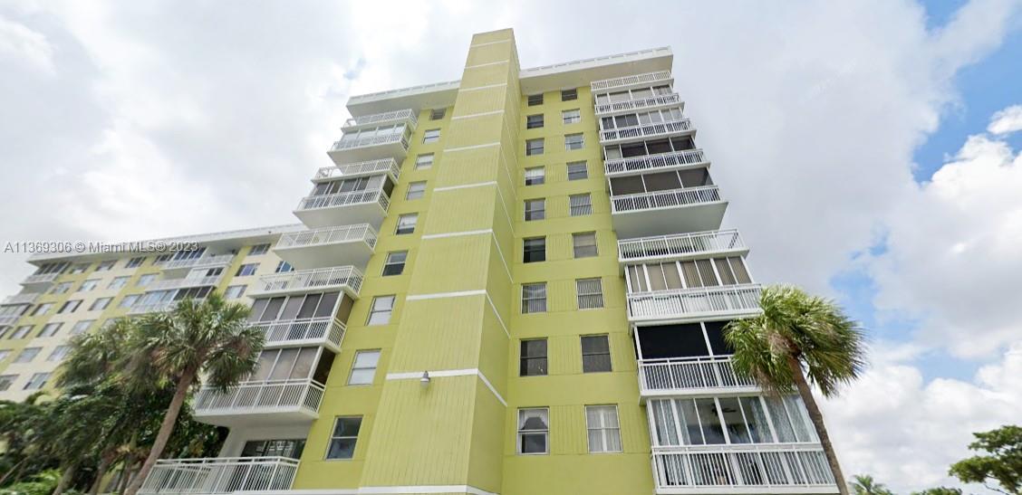 Photo of 4400 Hillcrest Dr #804A in Hollywood, FL