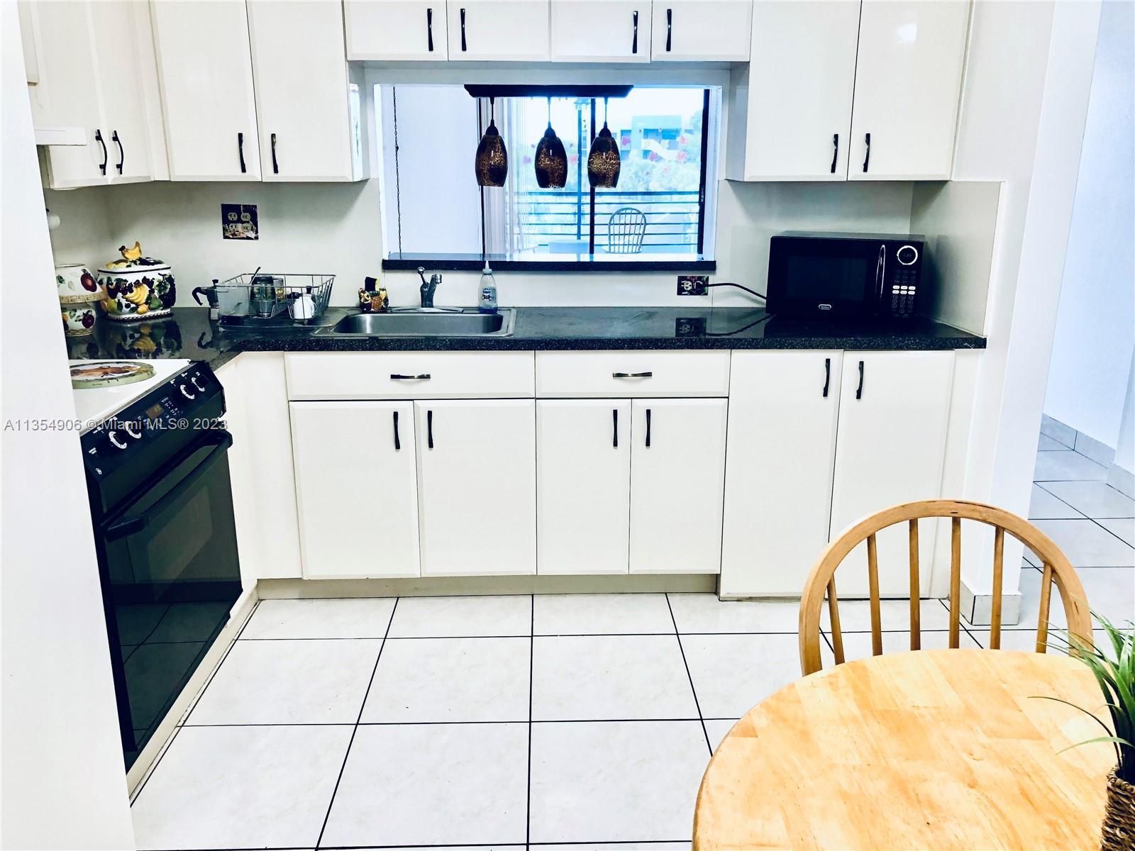 Photo of 1001 Colony Point Cir #403 in Pembroke Pines, FL