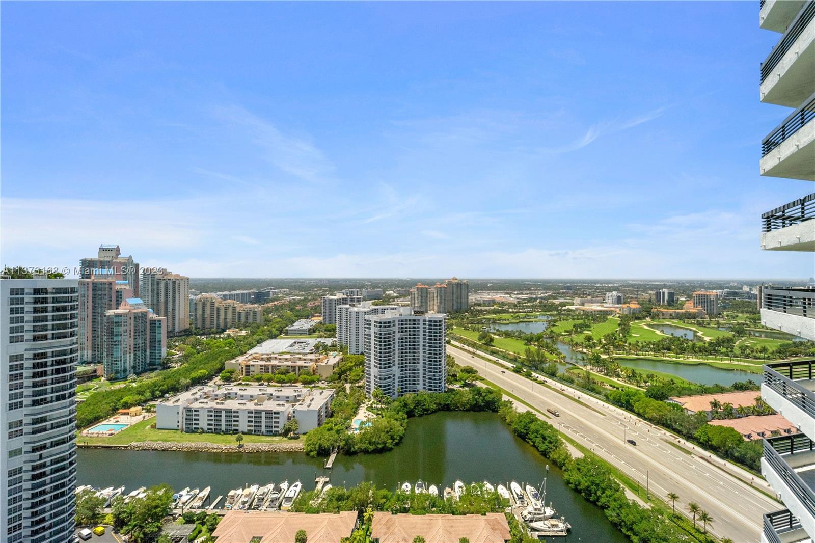 Mystic Pointe - Tower 400 / Aventura / 2 Beds, 2 Baths / 1,353 sq. ft. / Beautiful views of the intr
