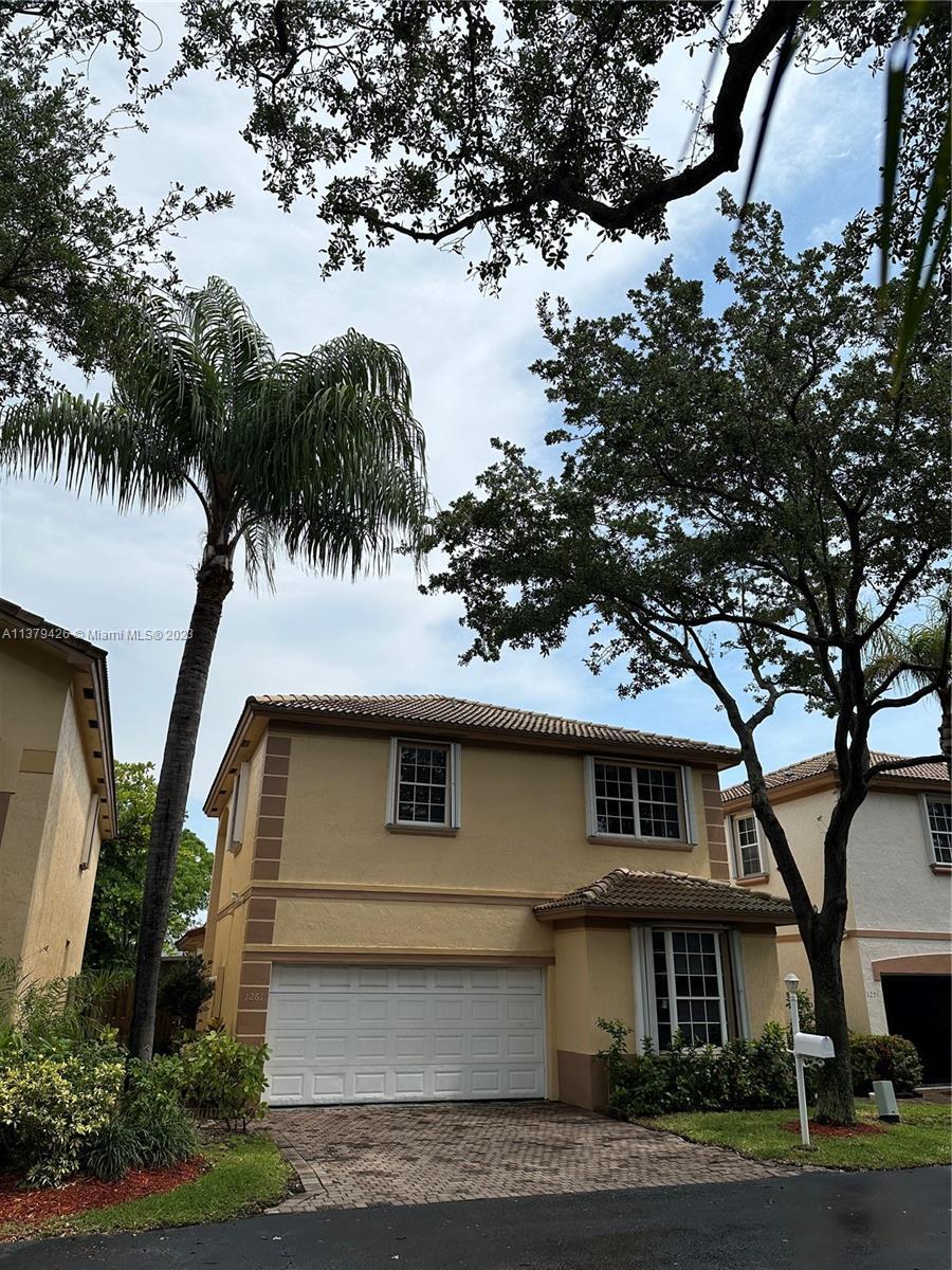 Photo of 1261 Hayes St in Hollywood, FL