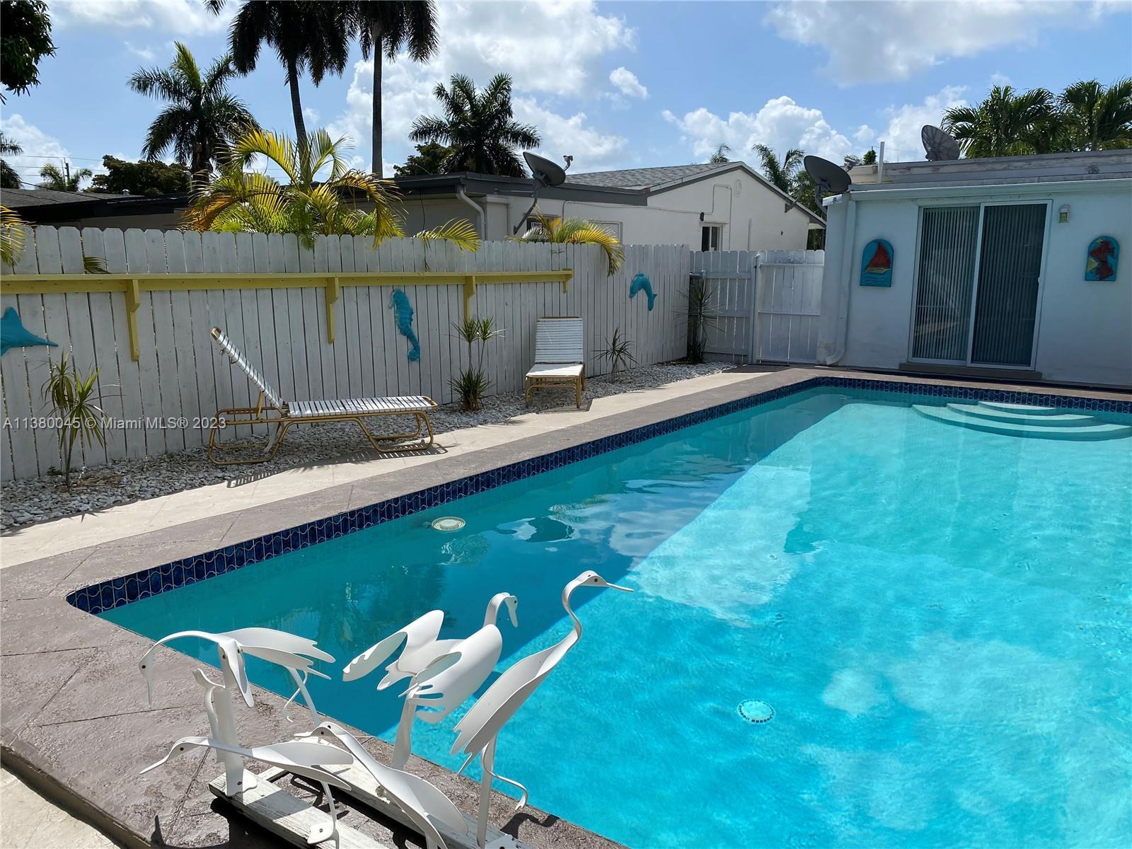 Photo of 825 NE 6th St in Hallandale Beach, FL