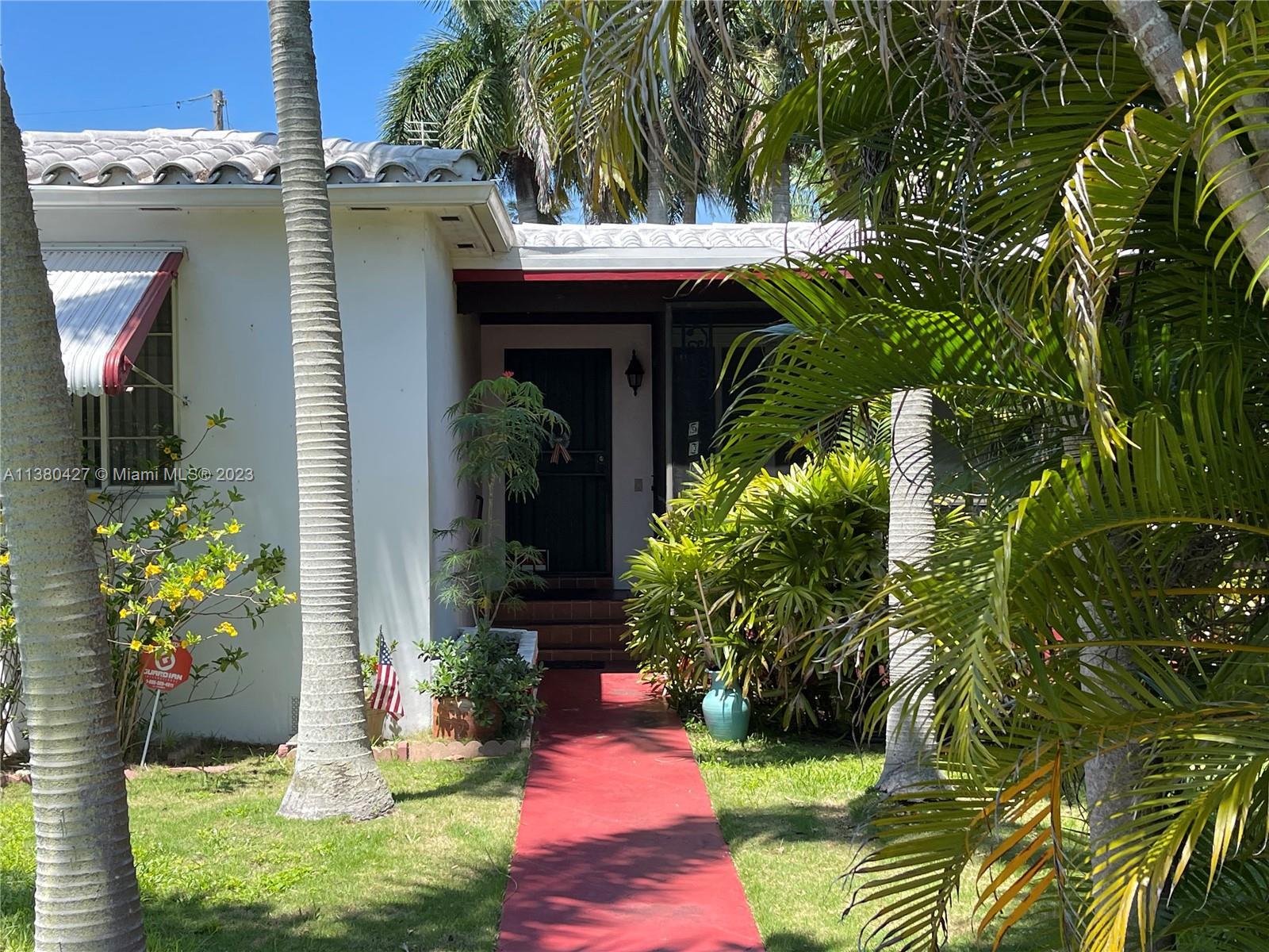 Photo of 5304 SW 57 Ave in South Miami, FL