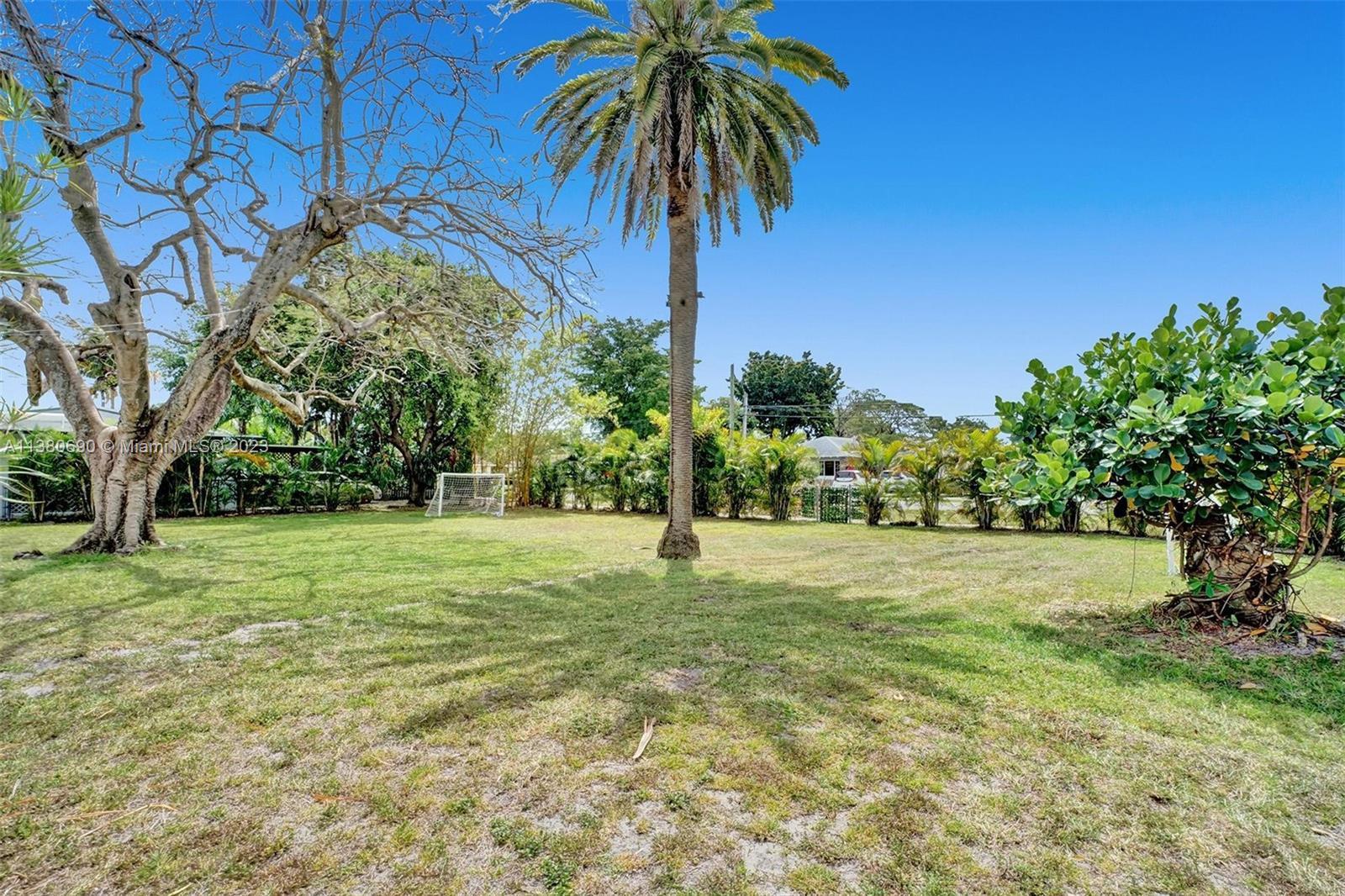 Photo of 128 SW 5th St in Hallandale Beach, FL