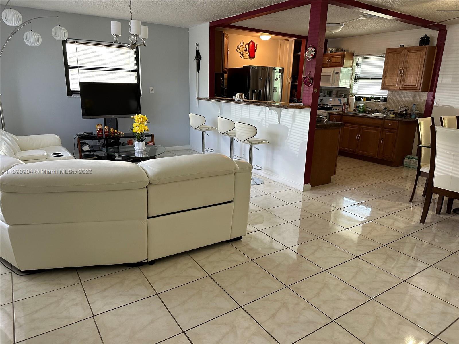 Photo of 455 Monroe Dr in West Palm Beach, FL