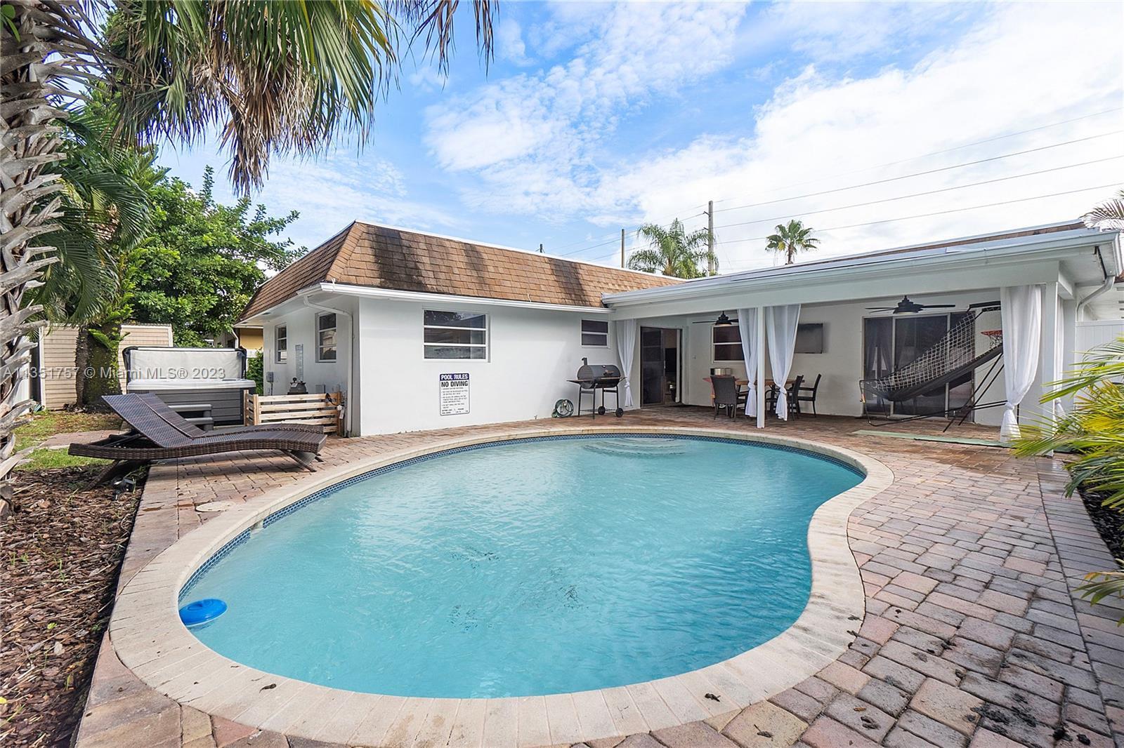 Photo of 3001 NW 9th Ave in Wilton Manors, FL