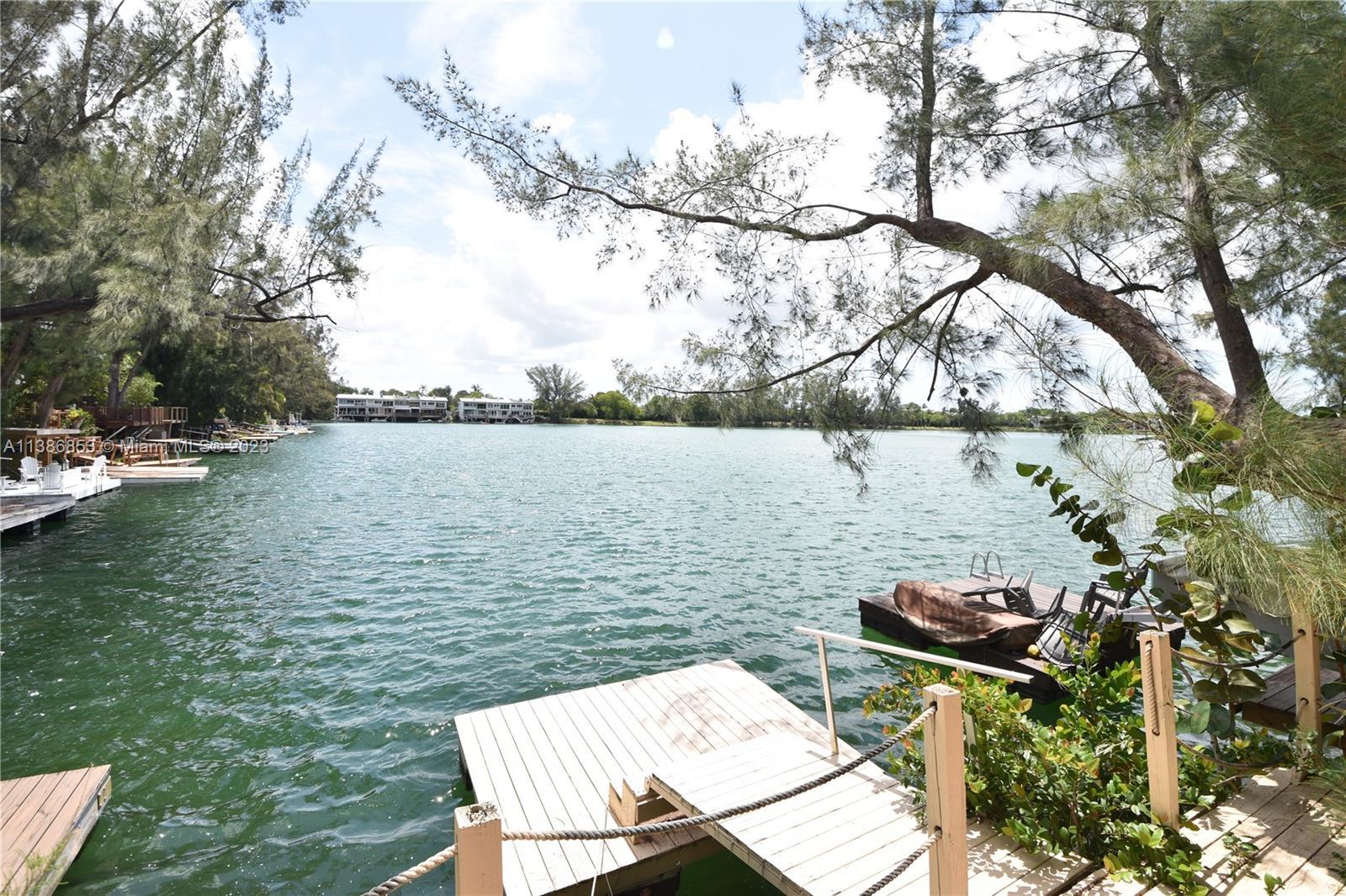 Photo of 4863 SW 71st Pl in Miami, FL