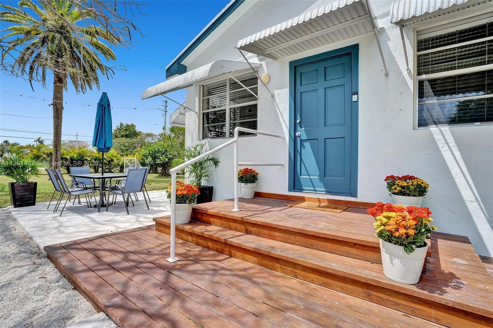 Photo of 128 SW 5th St in Hallandale Beach, FL