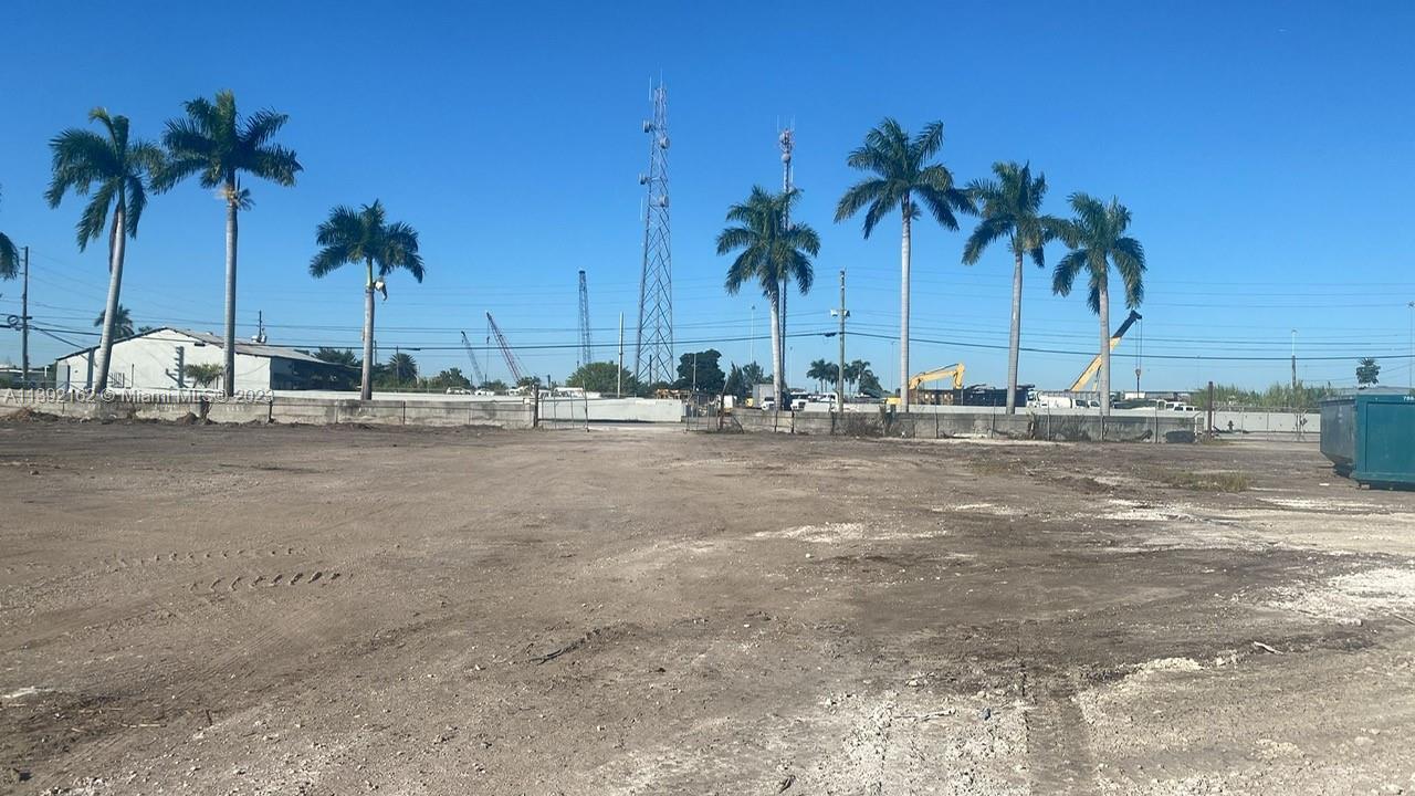 Photo of 13901 NW 112th St in Hialeah Gardens, FL