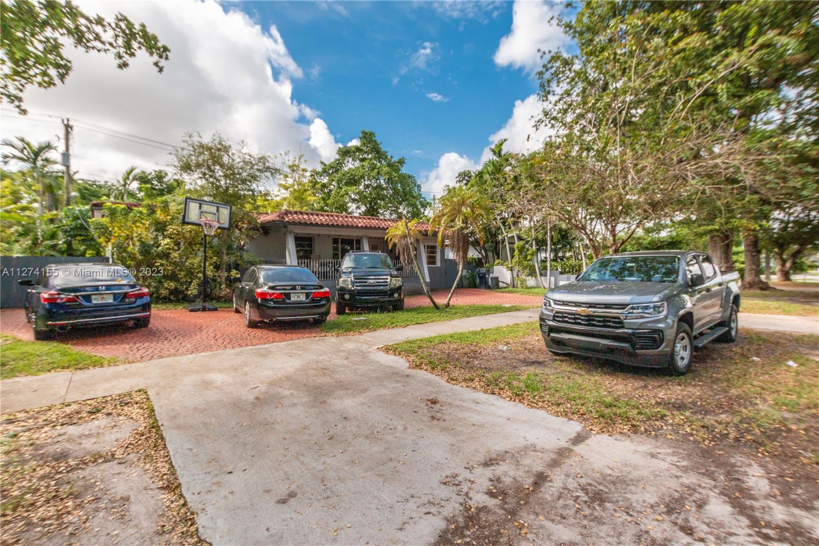 Photo of 6150 SW 16th St in West Miami, FL