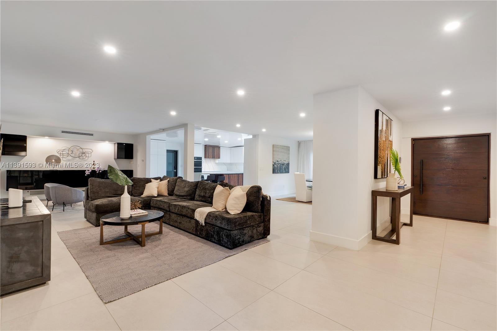 Photo of 6800 SW 115th St in Pinecrest, FL