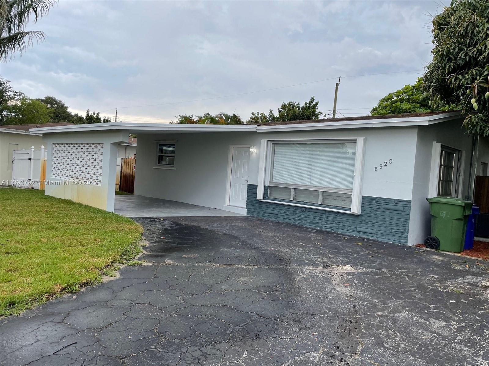 Photo of 6920 SW 10th Ct in Pembroke Pines, FL