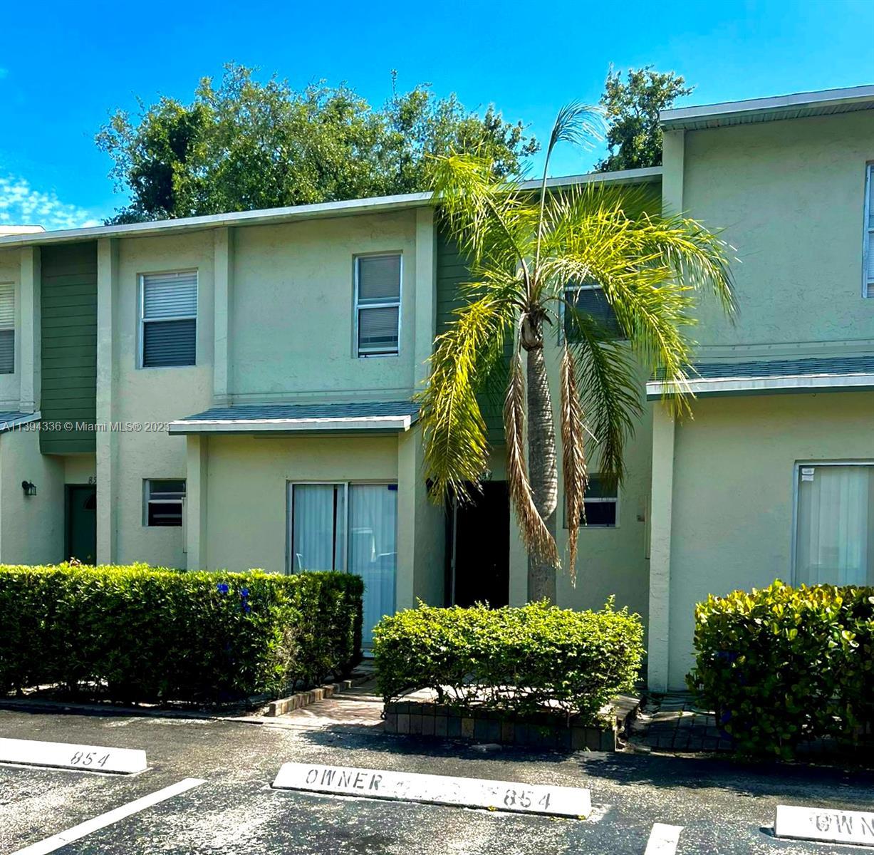 Photo of 854 Crystal Lake Dr #854 in Deerfield Beach, FL