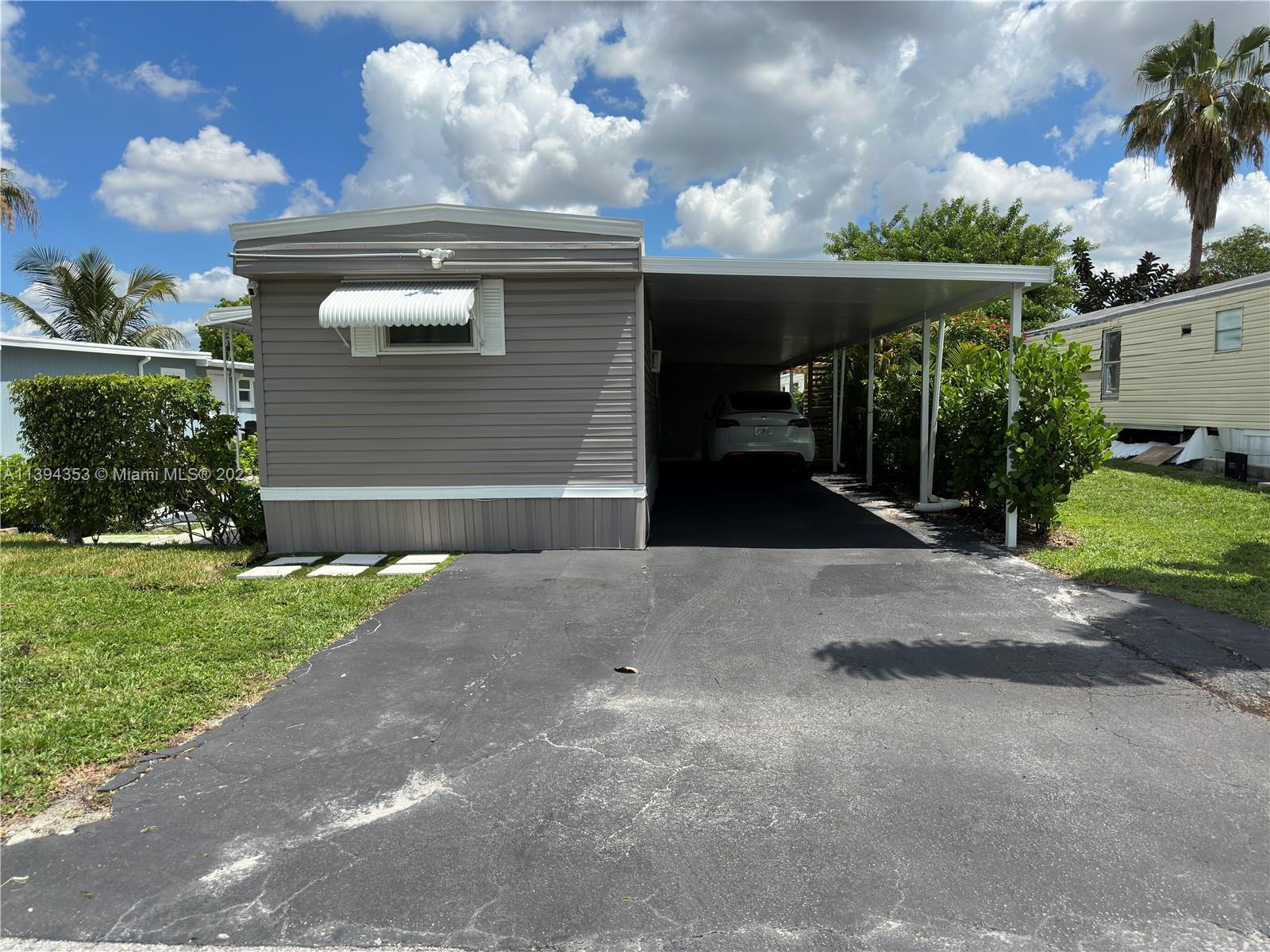 Photo of 12621 SW 6th St in Davie, FL