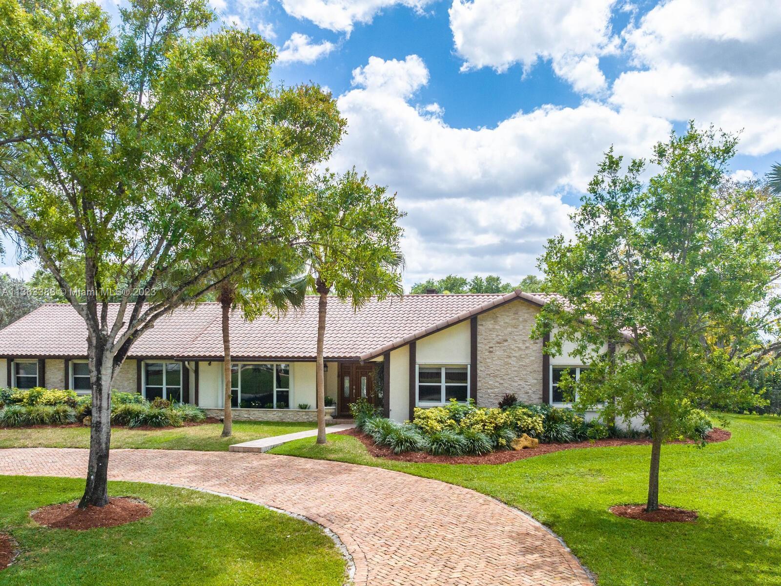 Photo of 15110 N Saxon Cir in Southwest Ranches, FL