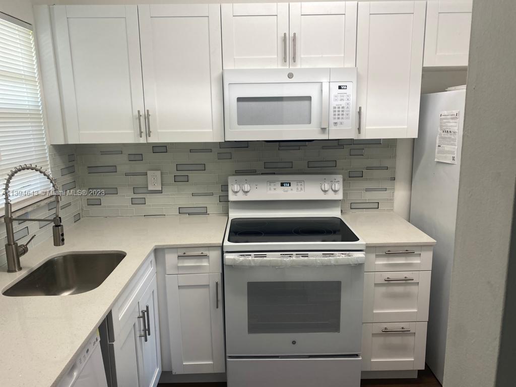 Photo of 8081 N Sunrise Lakes Dr #302 in Sunrise, FL