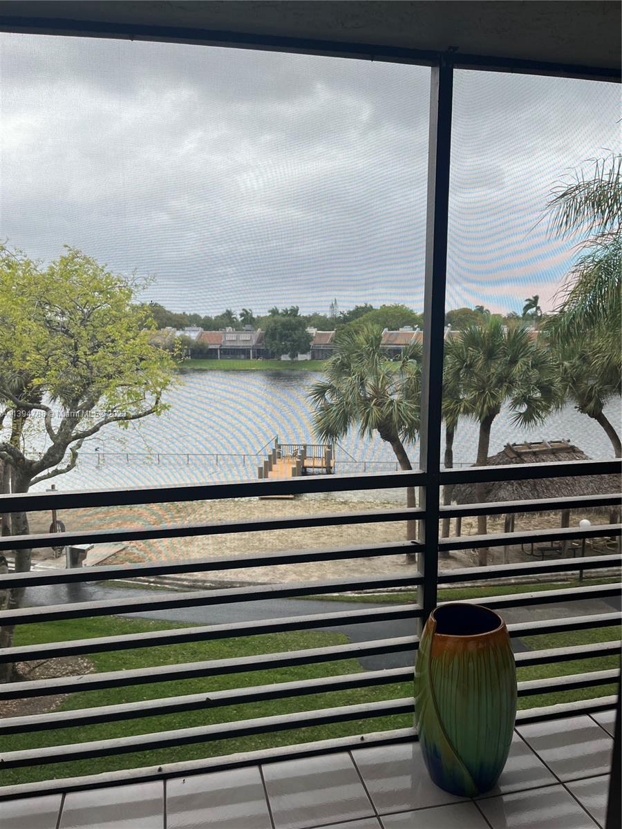 Photo of 1101 Colony Point Cir #305 in Pembroke Pines, FL