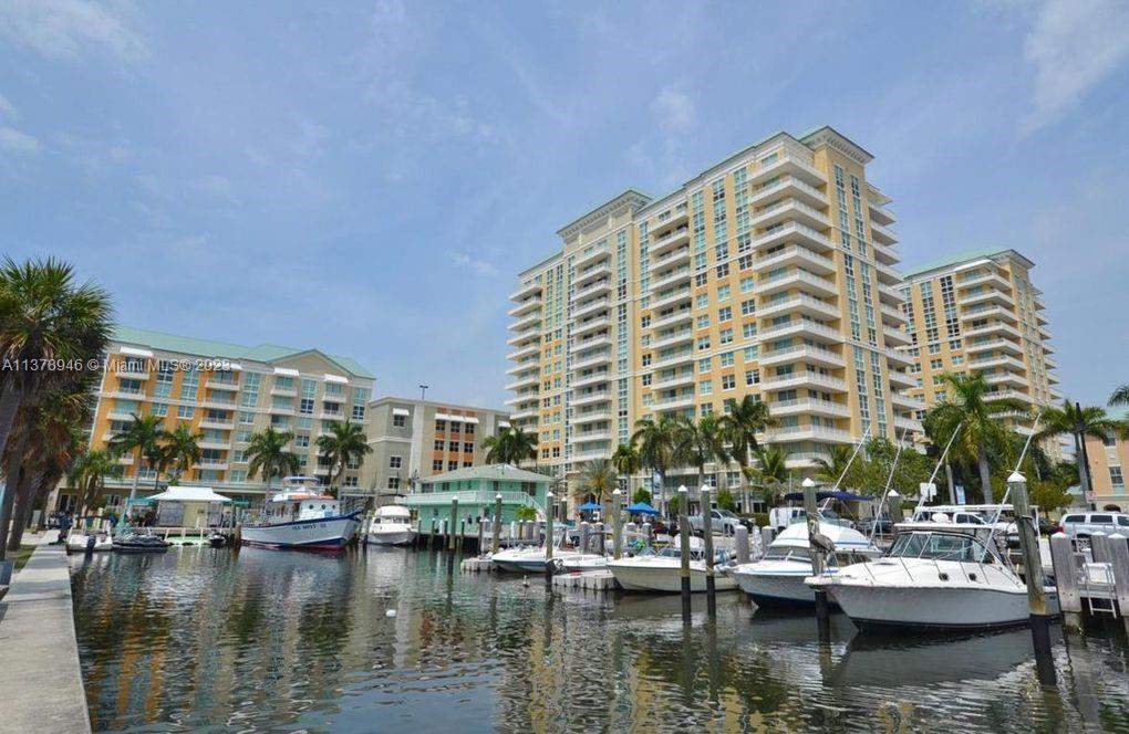 Location, location, location, what a view! Penthouse unit boasts 10 foot ceiling and  balcony, 782 s