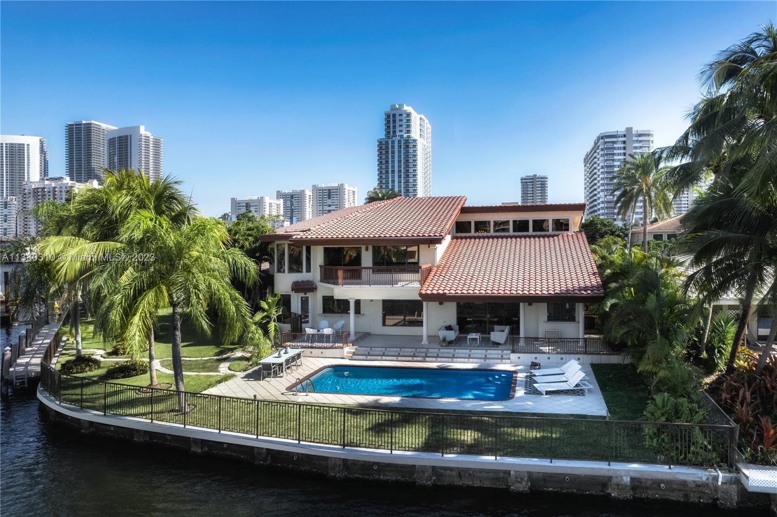 Photo of 500 Palm Dr in Hallandale Beach, FL