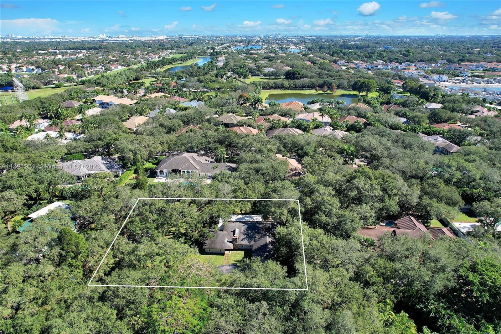 Photo of 5550 Woodland Ln in Dania Beach, FL