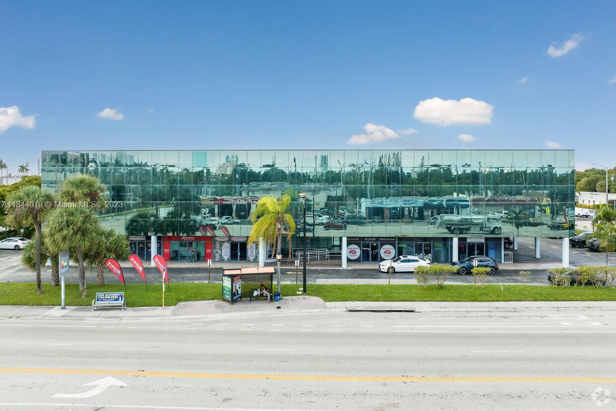 Photo of 1001 N Federal Hwy in Hallandale Beach, FL