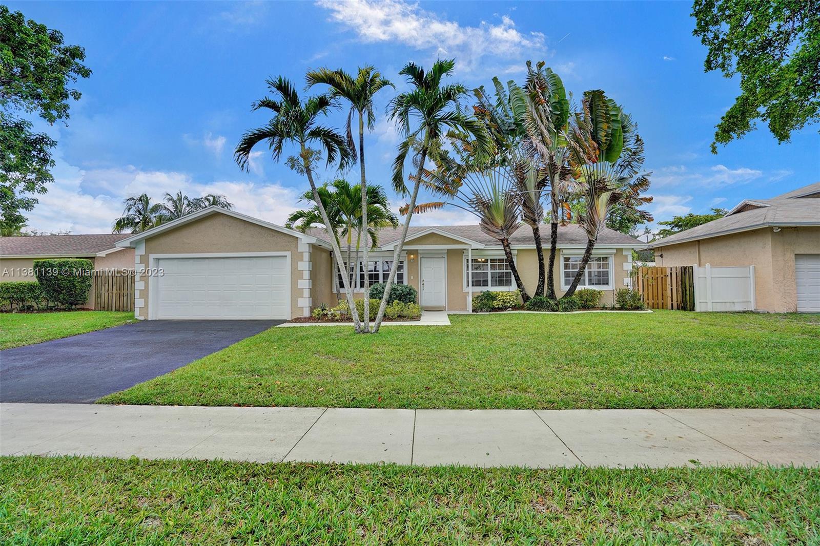 Photo of 11539 SW 56th St in Cooper City, FL