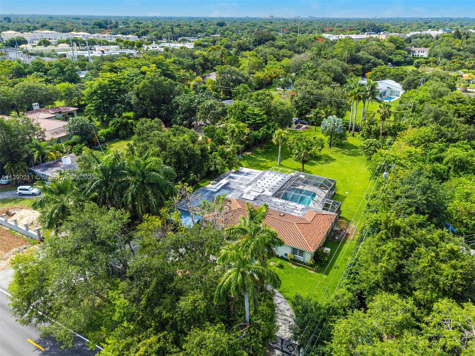 Photo of 7995 SW 124th St in Pinecrest, FL