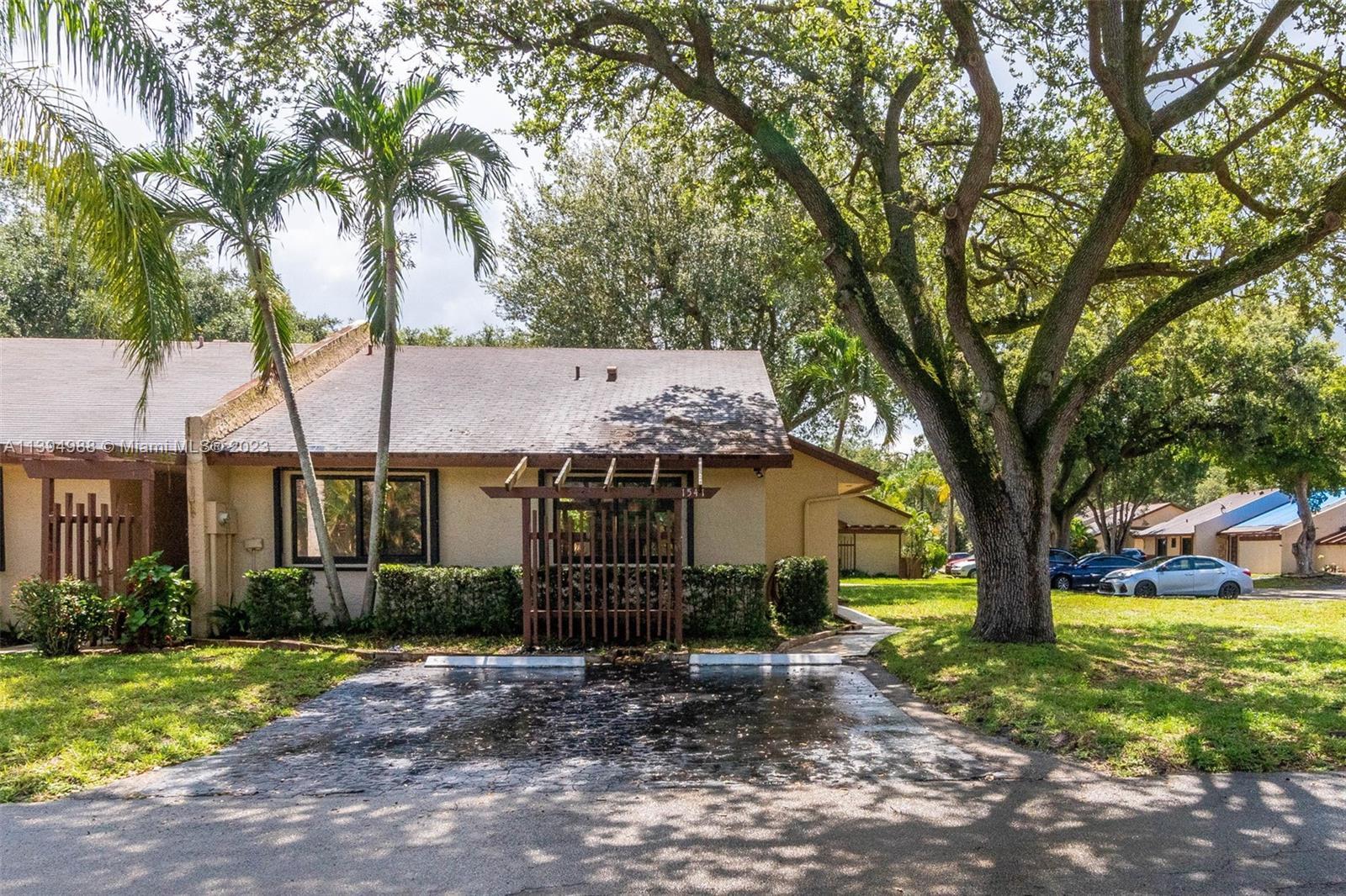 Photo of 1541 NW 98th Ter in Pembroke Pines, FL