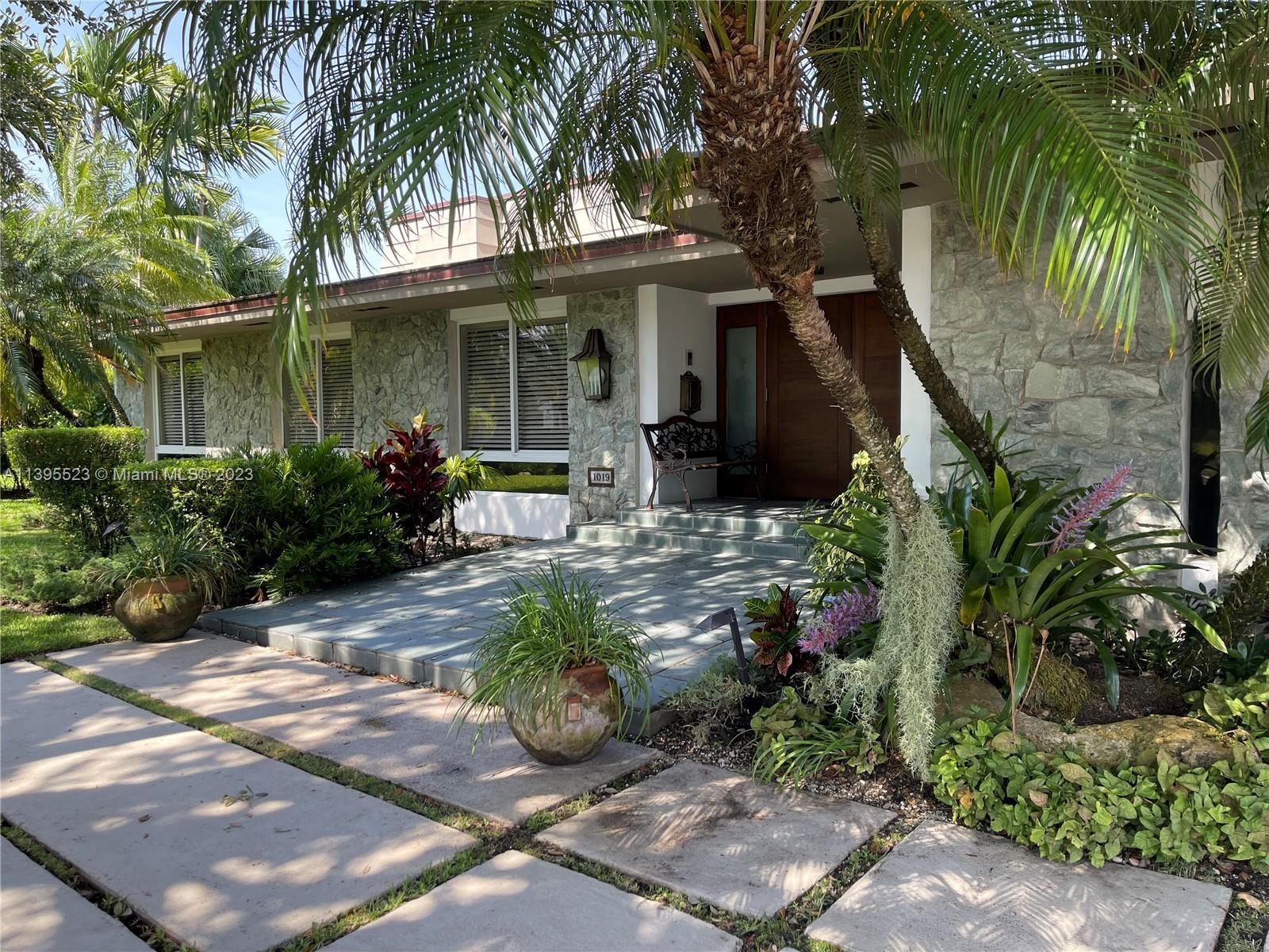 Photo of 1019 Diplomat Pky in Hallandale Beach, FL