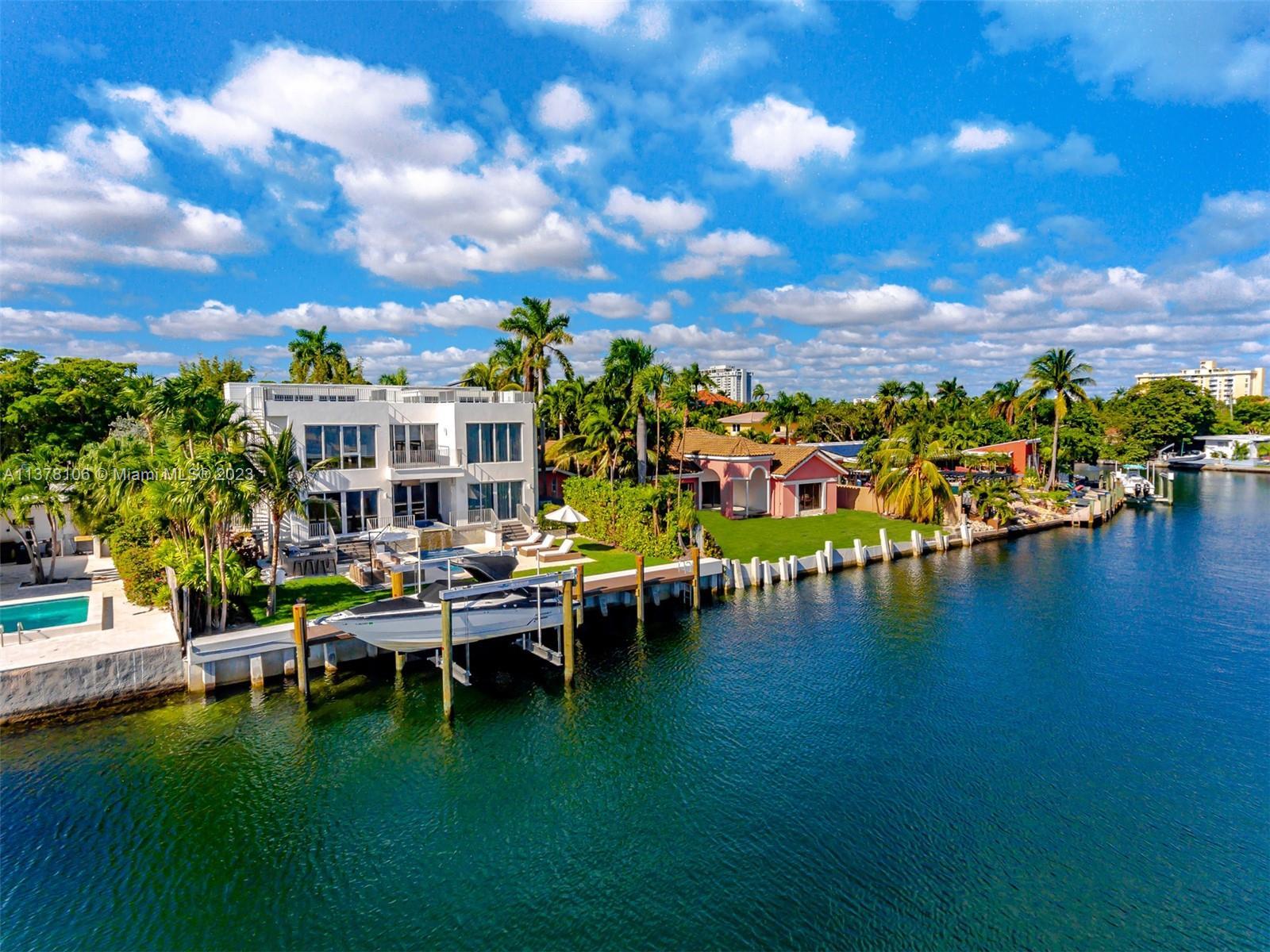 Photo of 12933 Ixora Cir in North Miami, FL