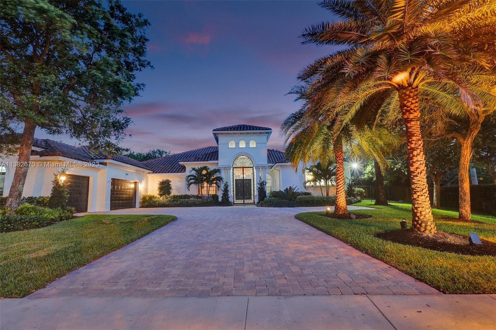 Photo of 12922 Grand Oaks Dr in Davie, FL